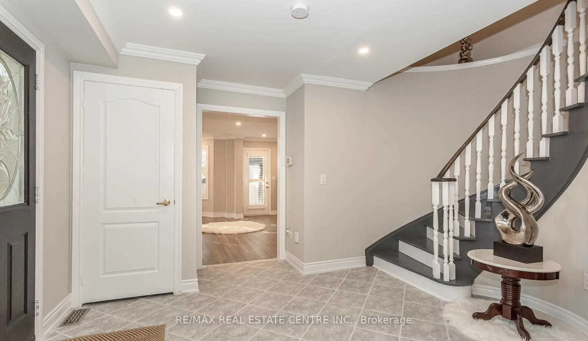 3910 Coachman Circle