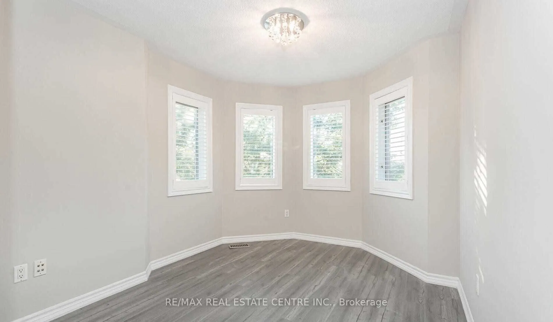 3910 Coachman Circle