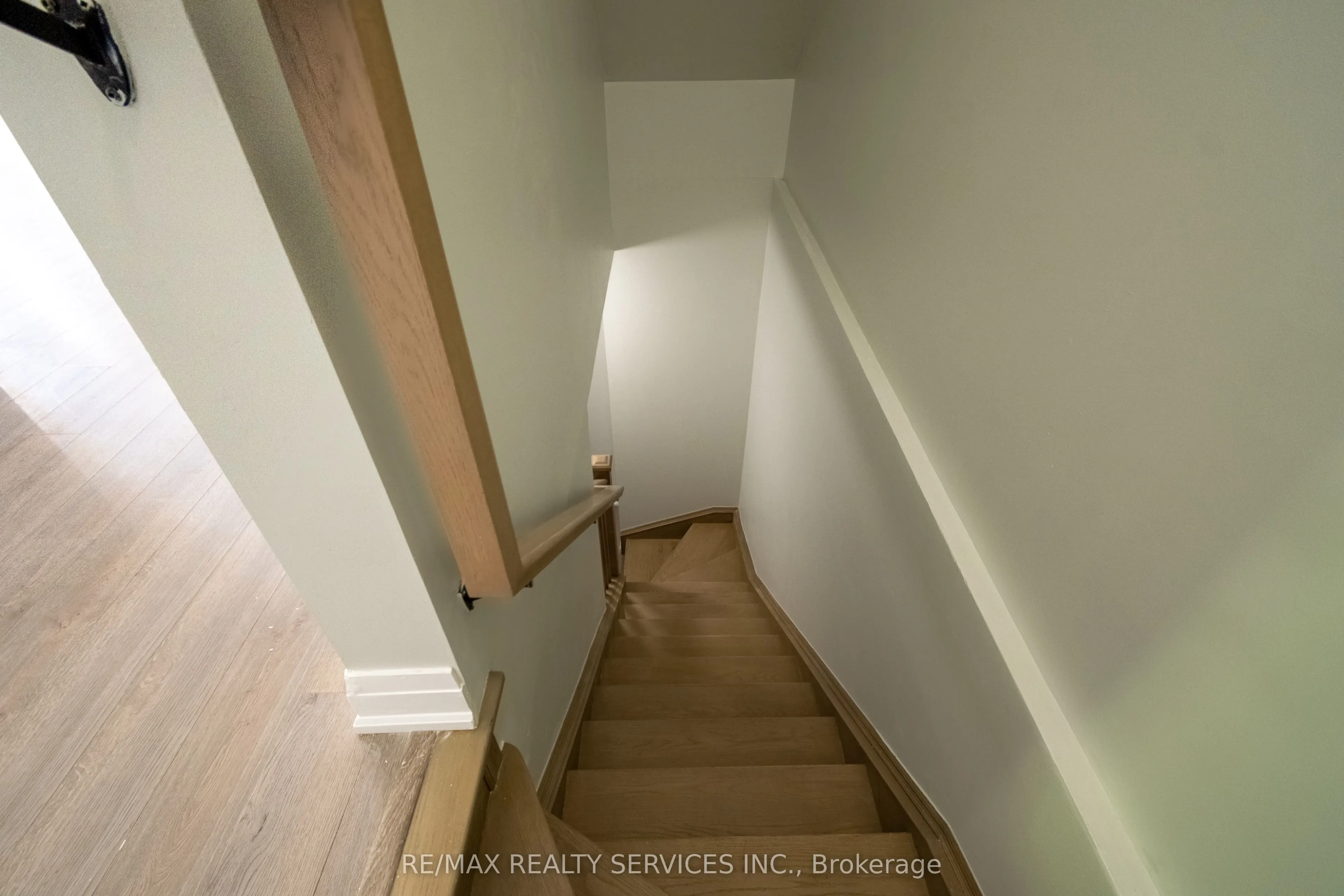 1208 Main Street E, #105
