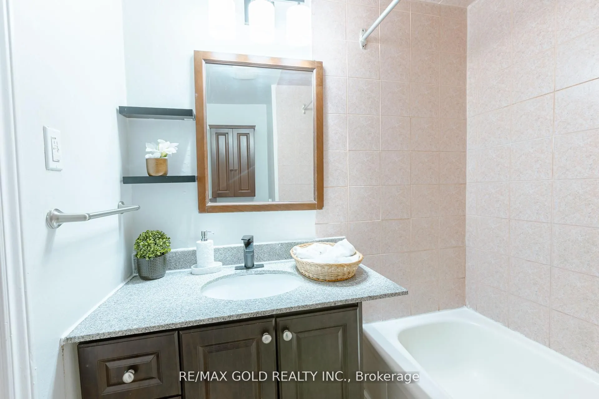 337 Fleetwood Crescent, #42