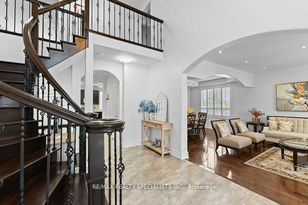 104 Treeline Boulevard