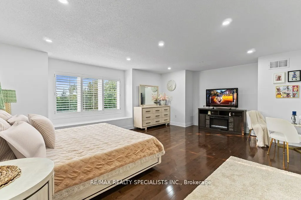 104 Treeline Boulevard