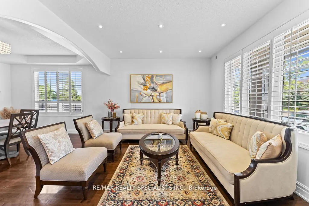 104 Treeline Boulevard