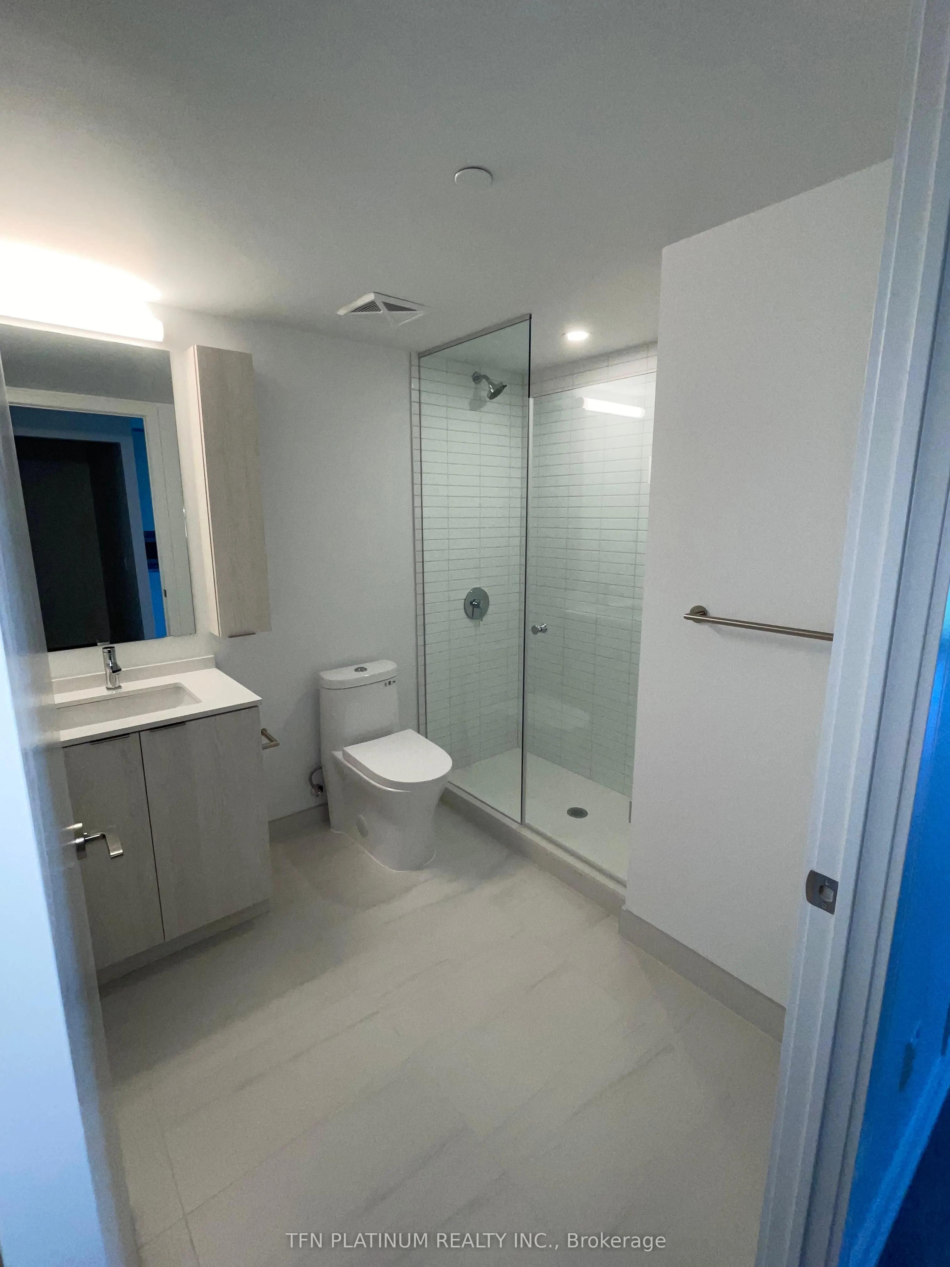 89 Dundas Street W, #529