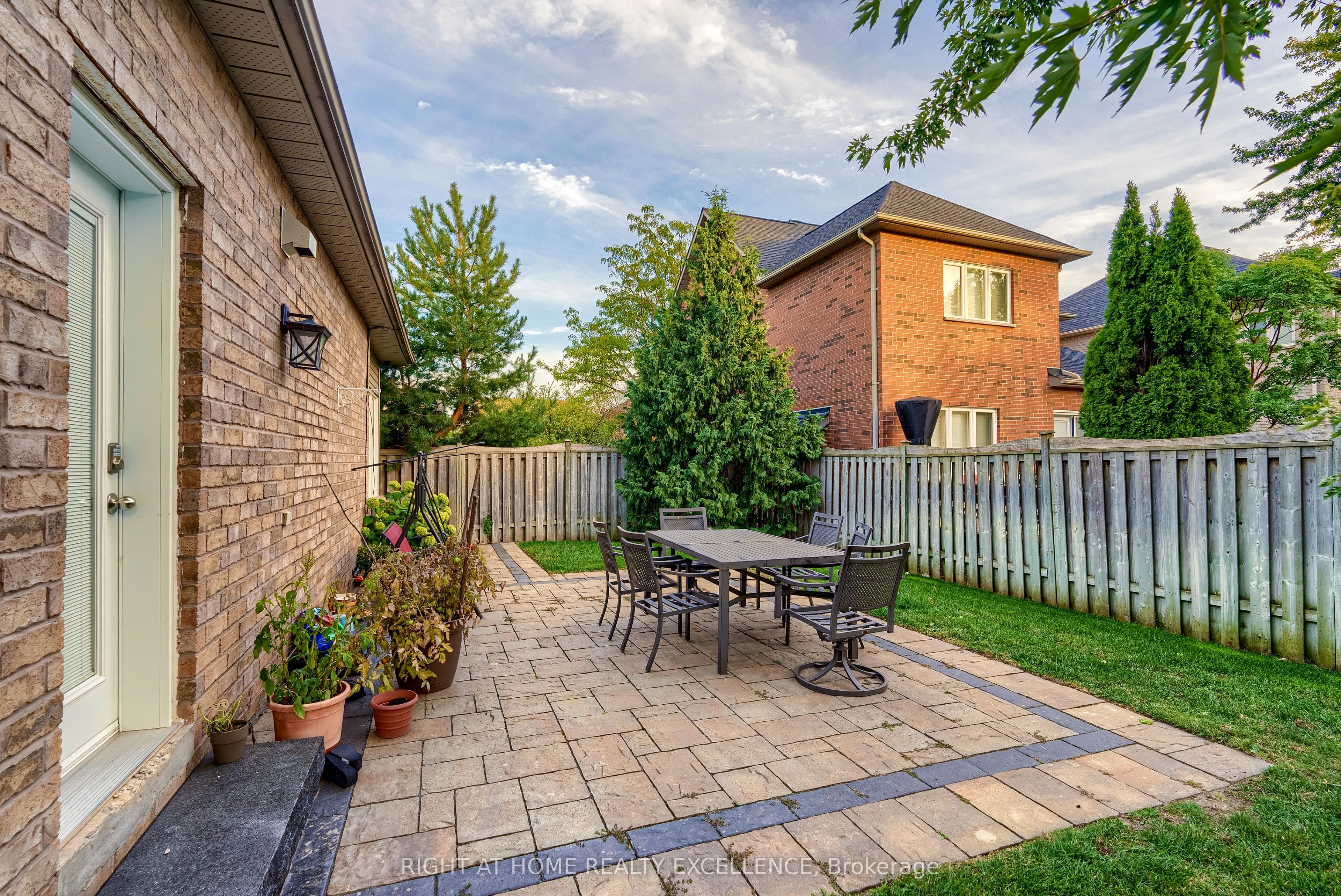 6862 Gooderham Estate Boulevard