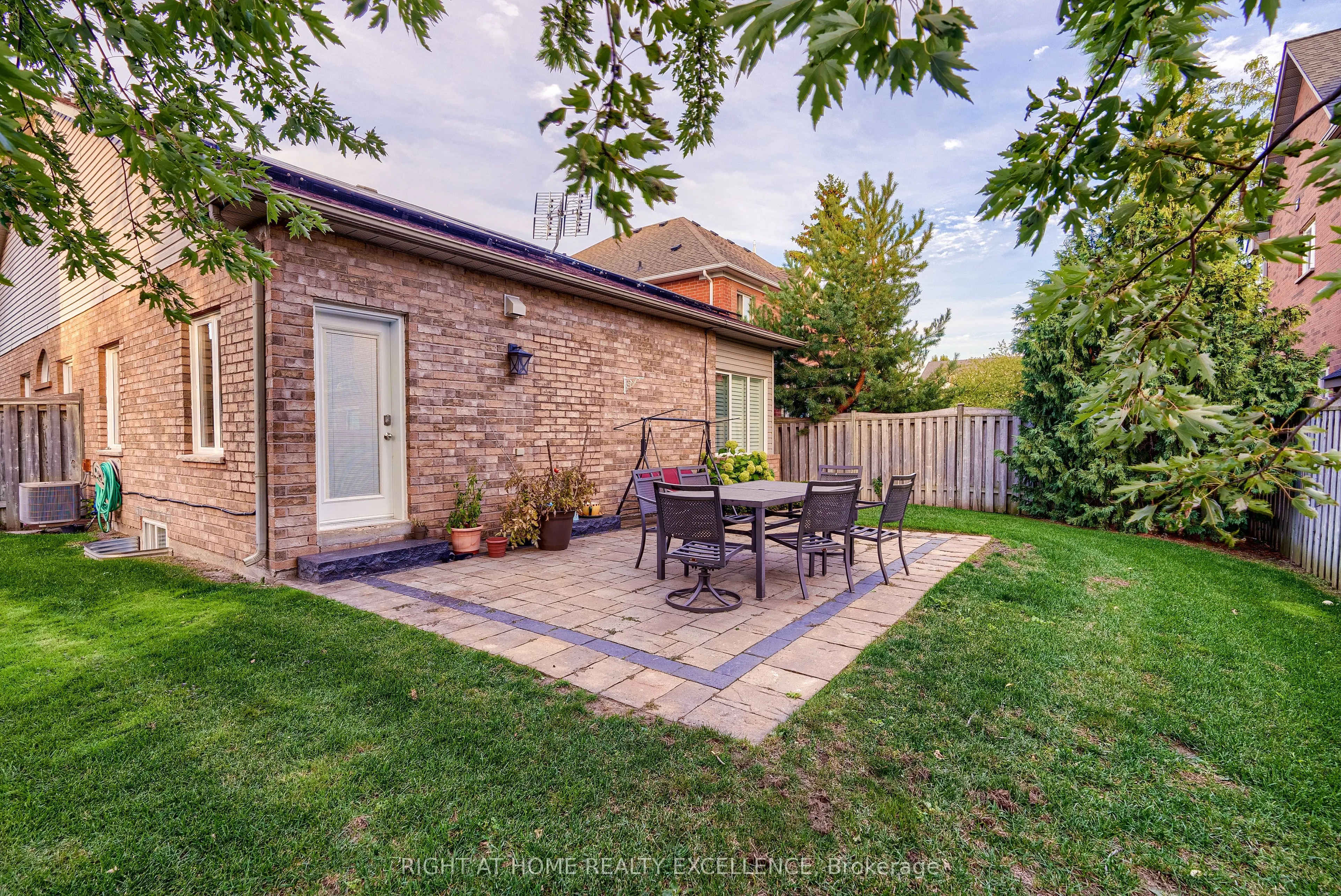 6862 Gooderham Estate Boulevard