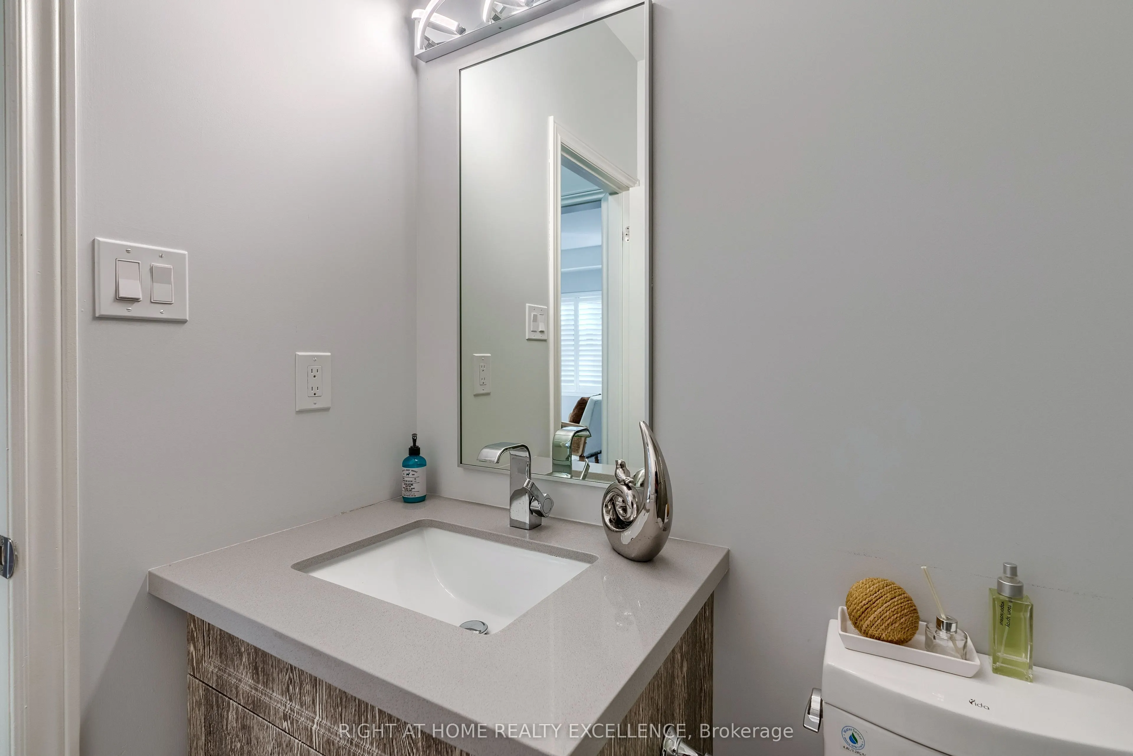 6862 Gooderham Estate Boulevard