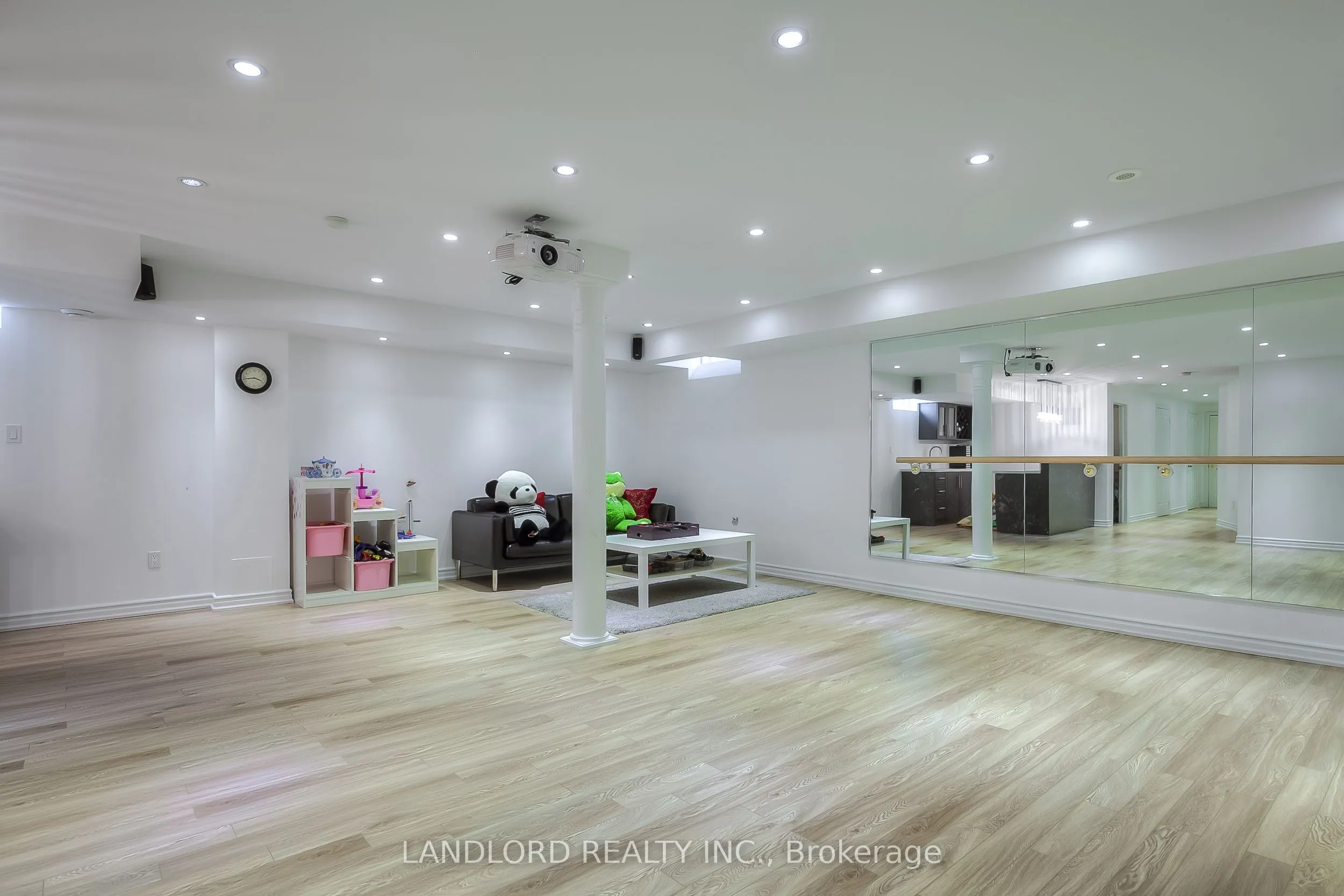993 Southdown Road