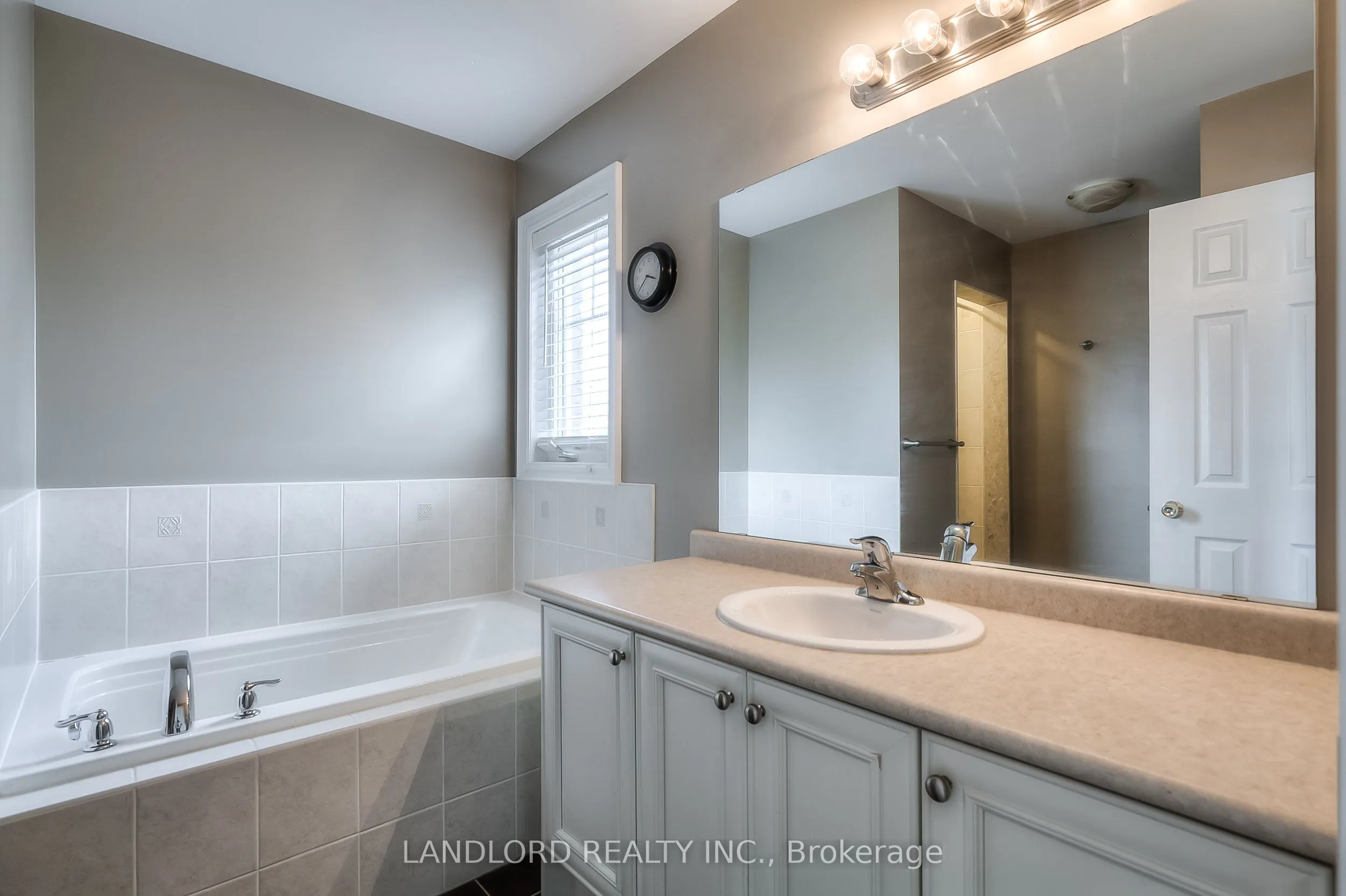993 Southdown Road