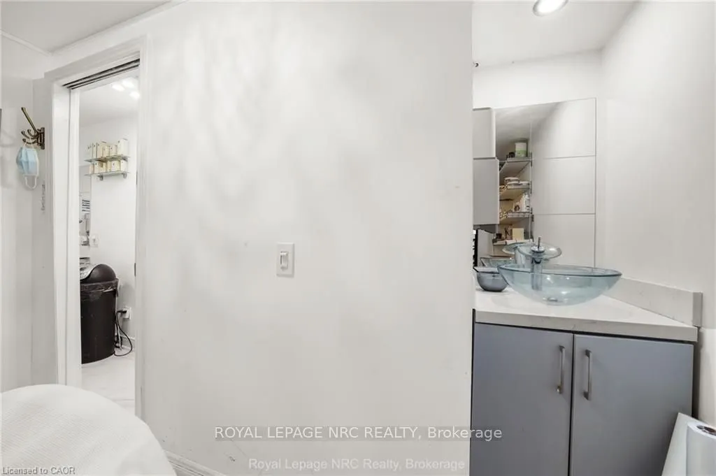 559 Lakeshore Road E