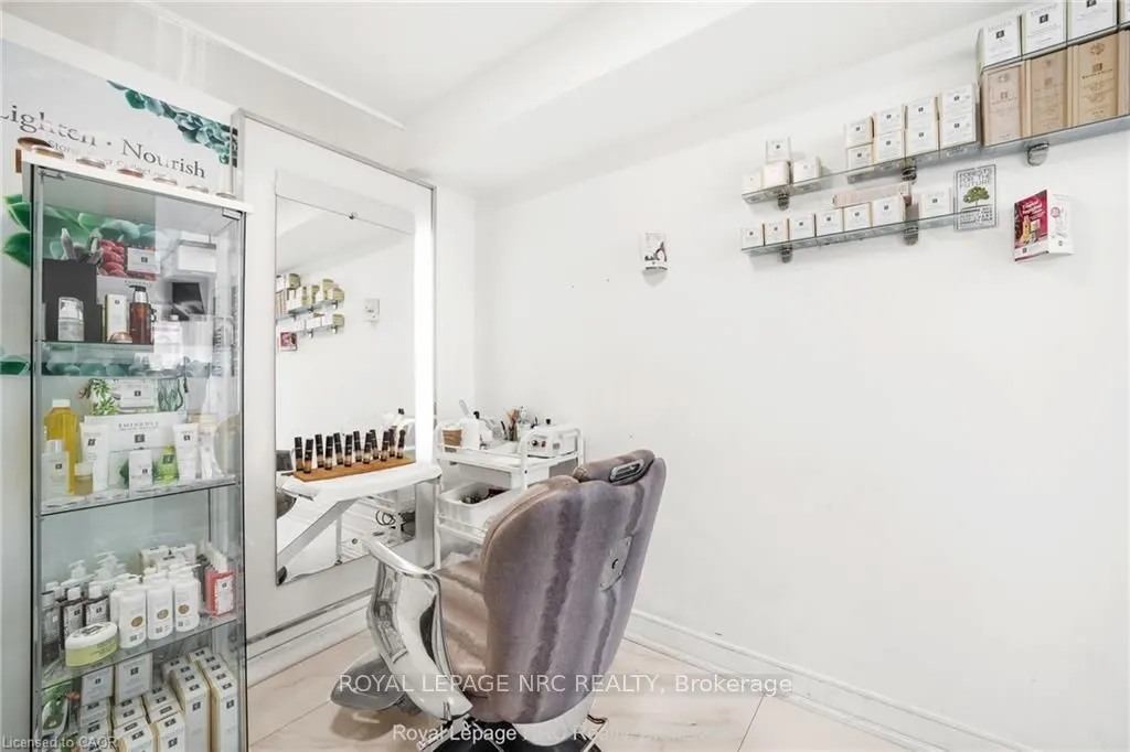 559 Lakeshore Road E