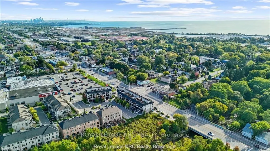 559 Lakeshore Road E