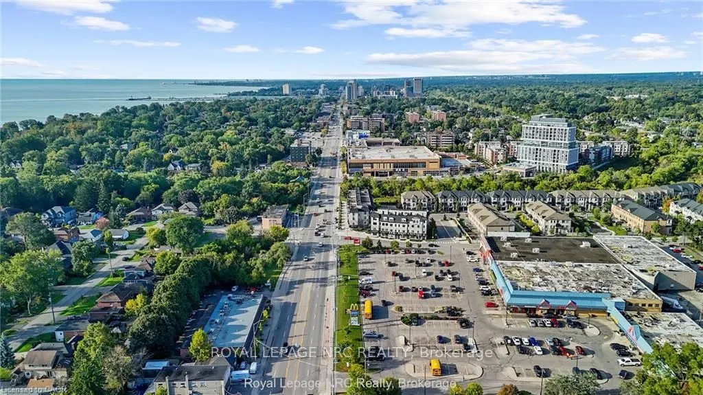 559 Lakeshore Road E