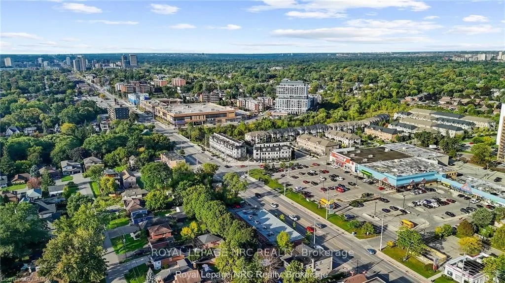 559 Lakeshore Road E
