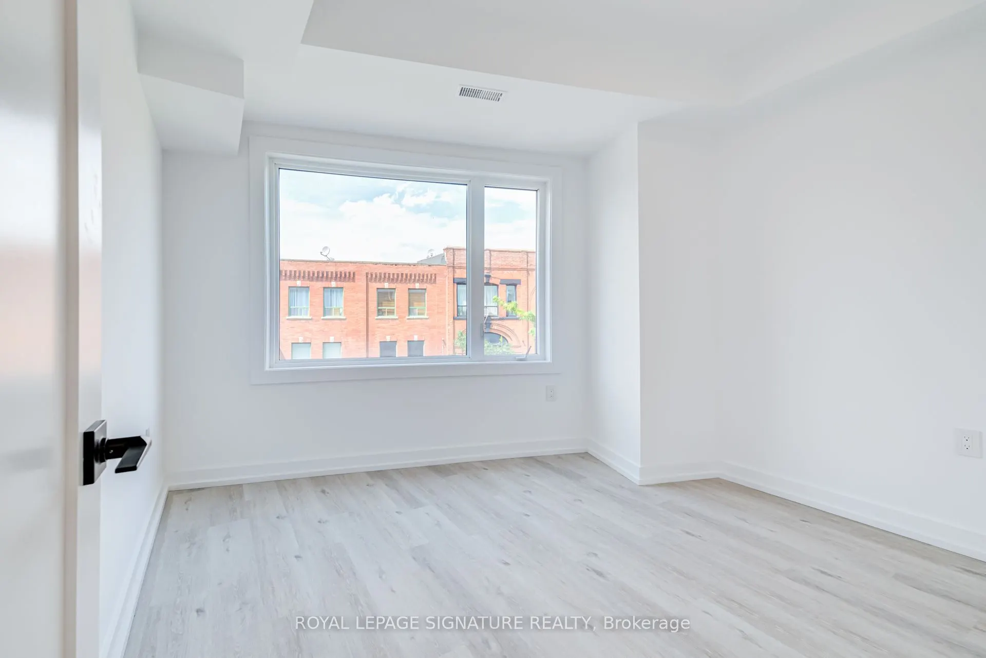 3039 Dundas Street W, #4