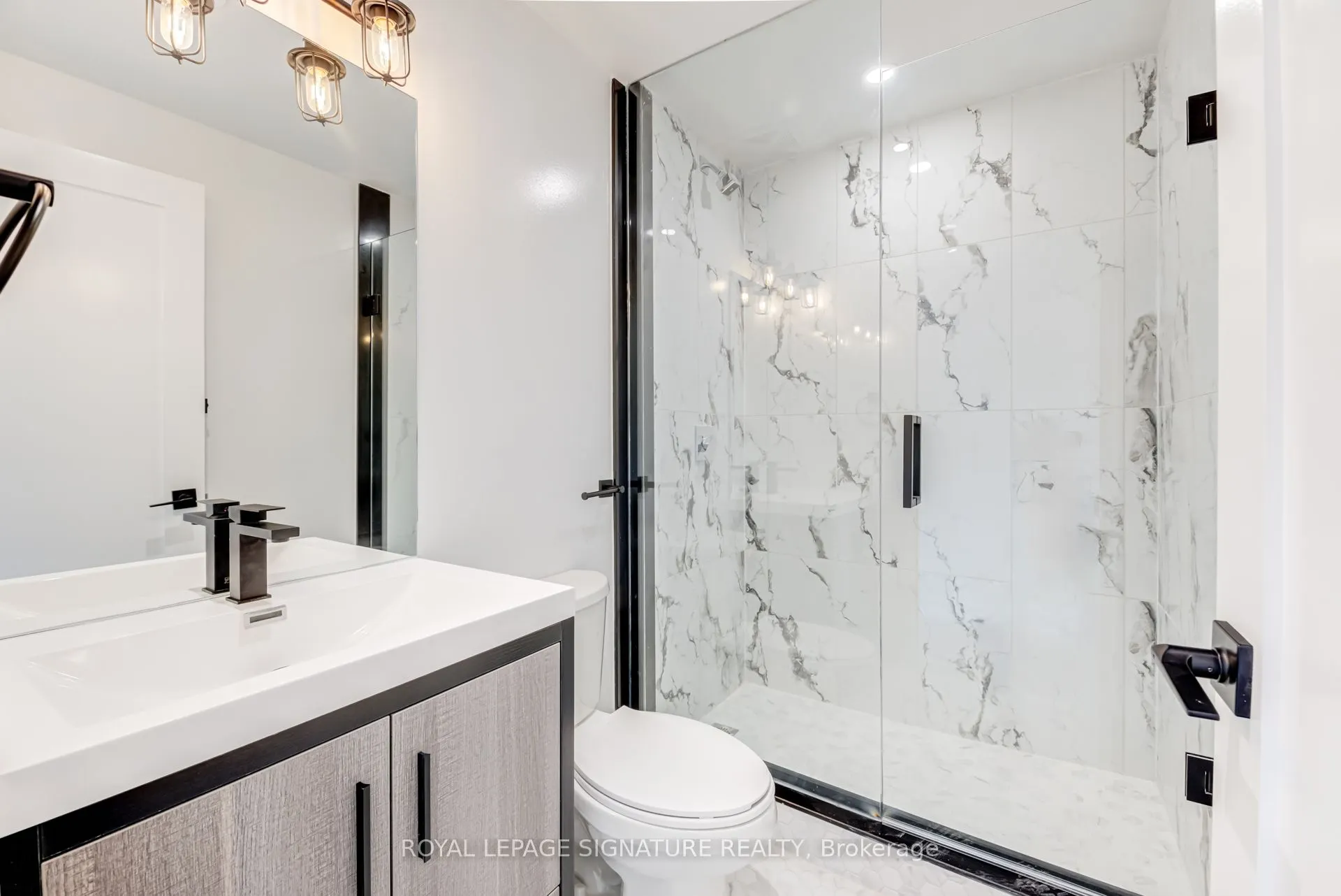 3039 Dundas Street W, #4
