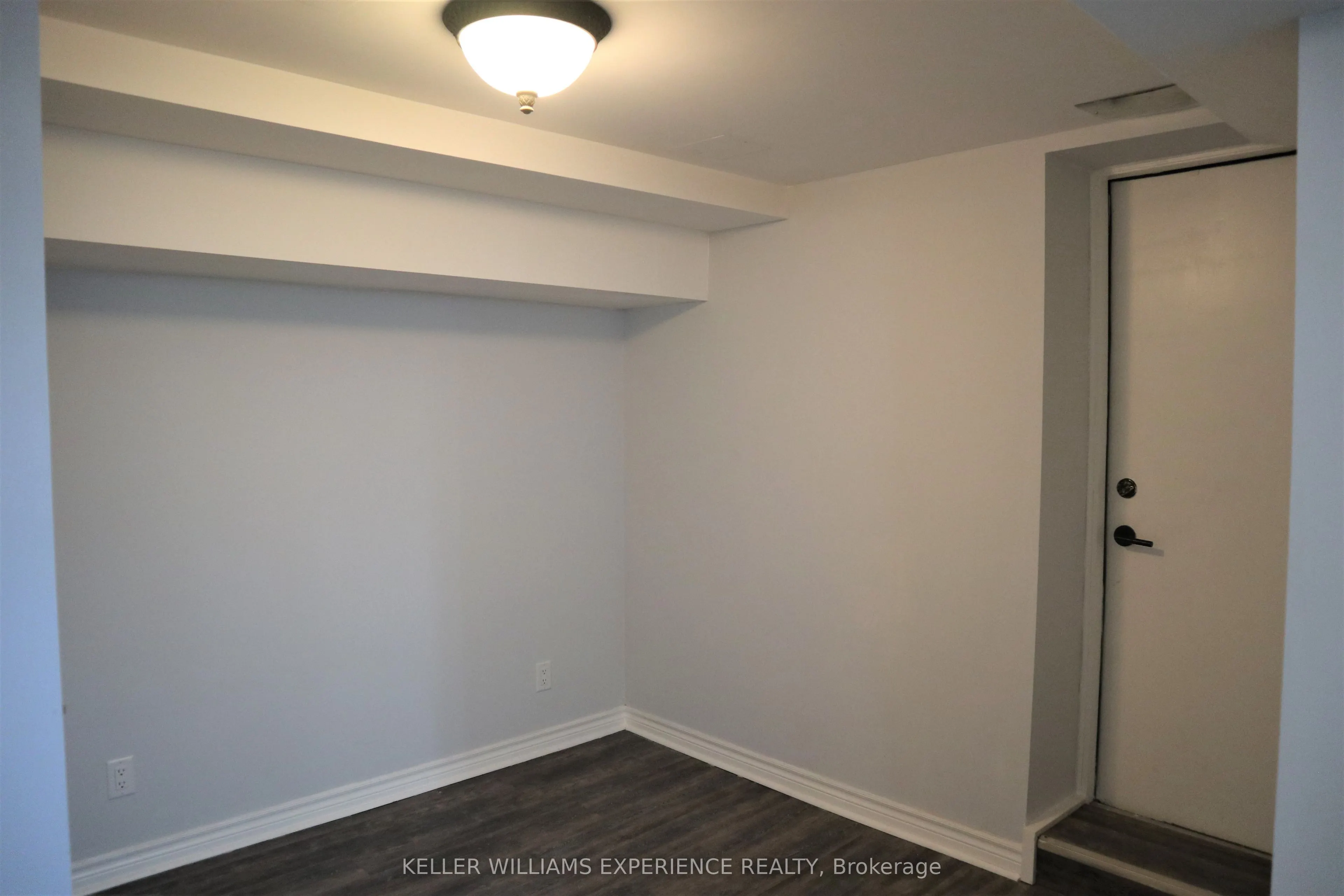 39 Erindale Avenue, #Lower