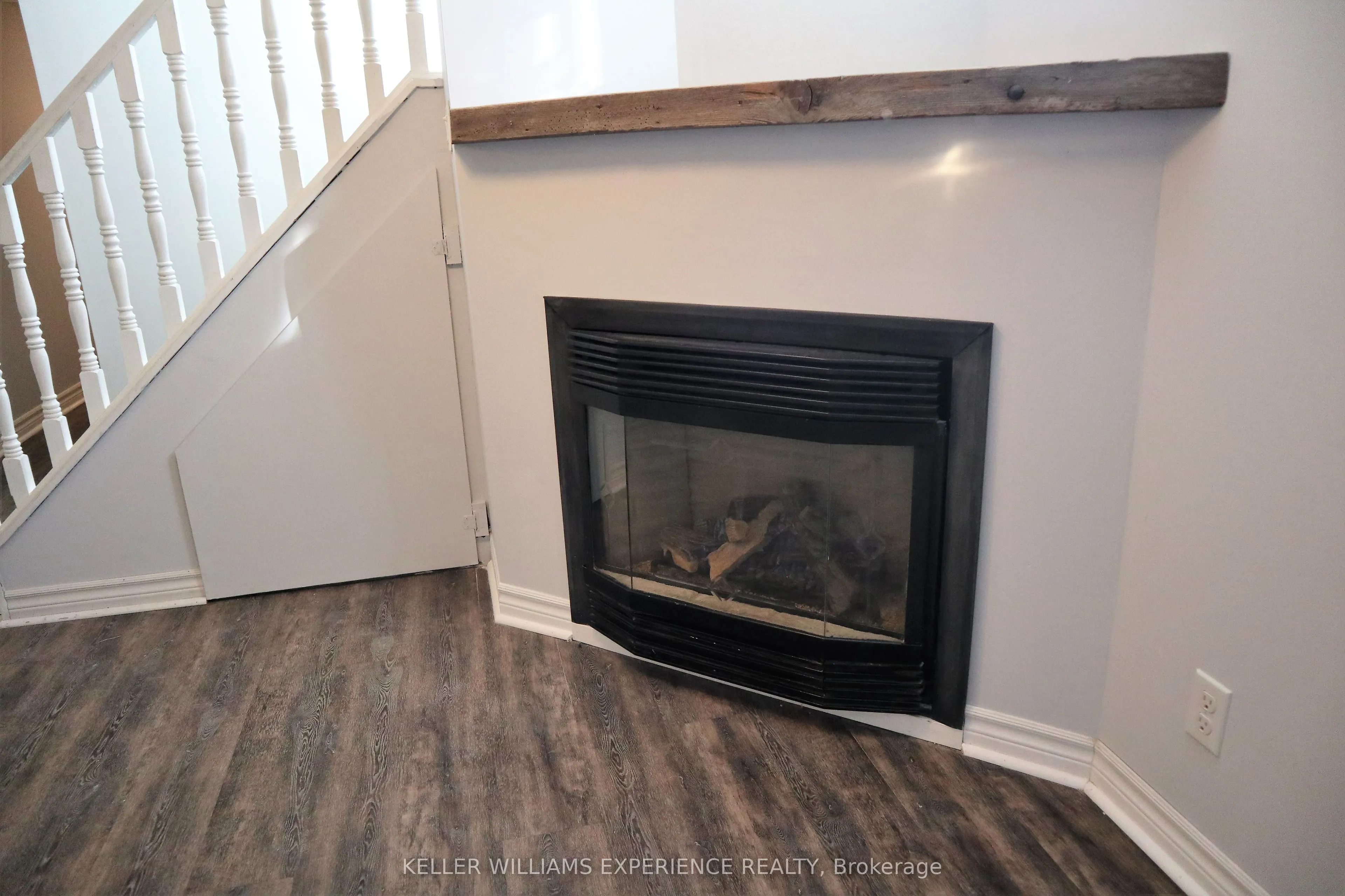 39 Erindale Avenue, #Lower