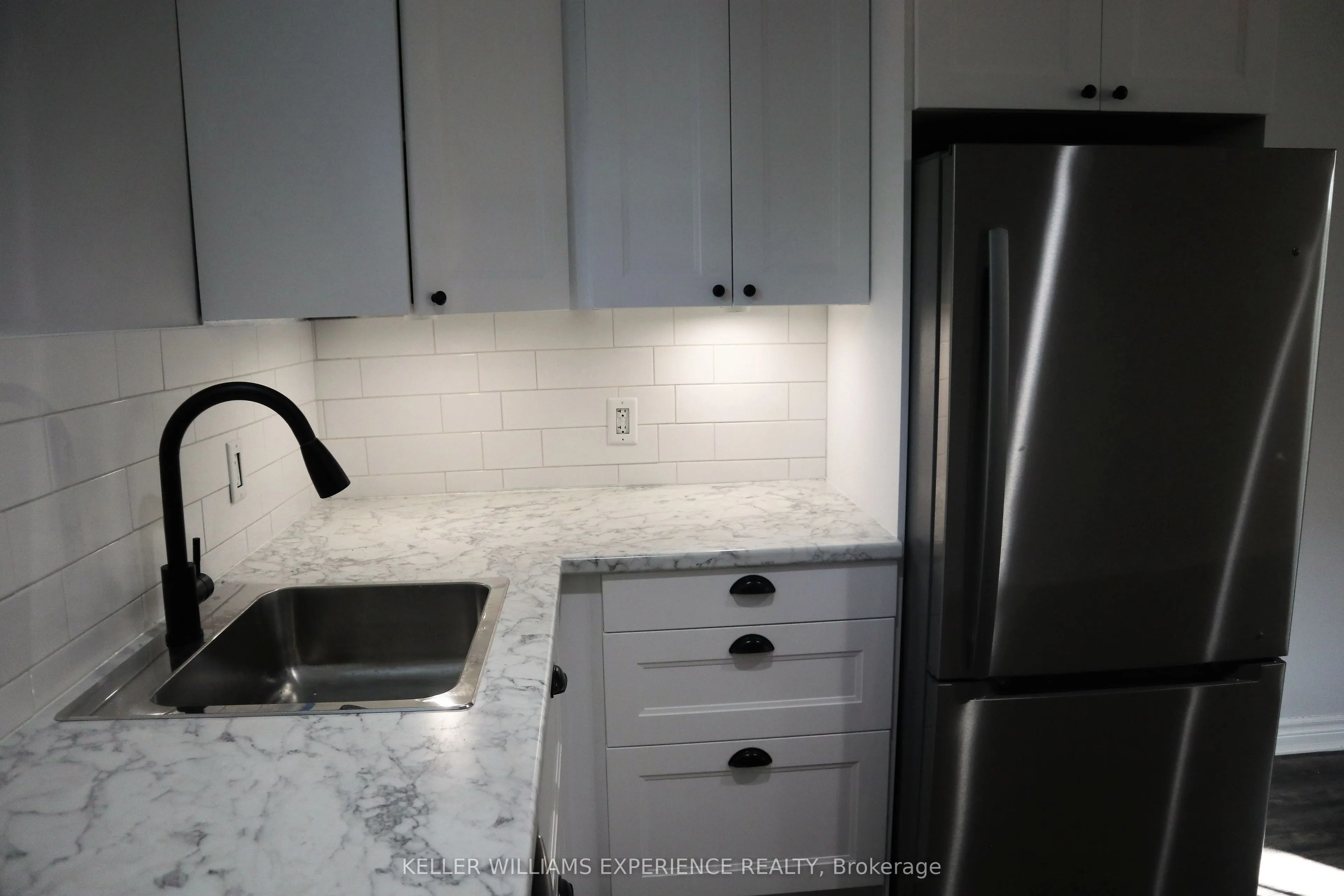 39 Erindale Avenue, #Lower