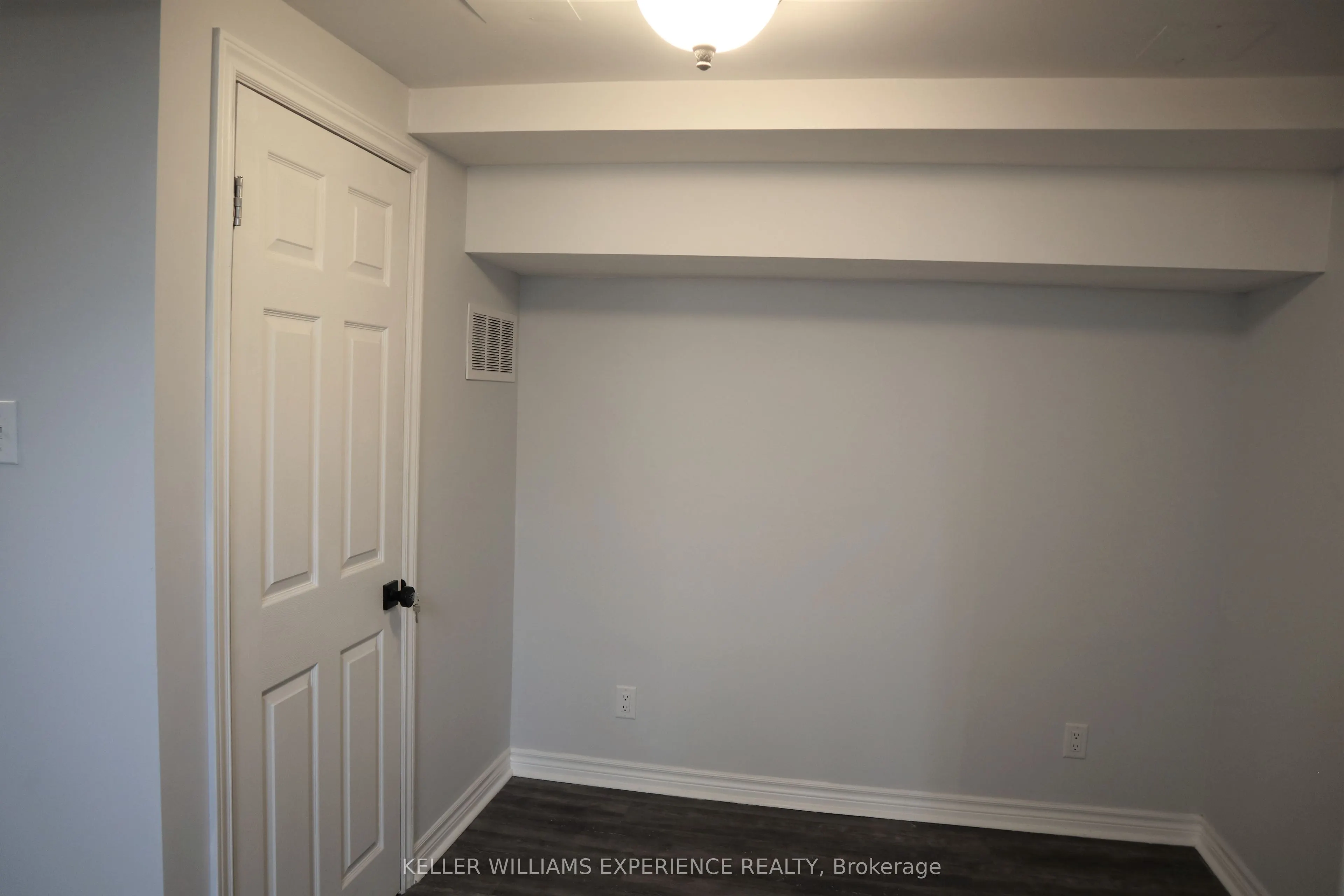 39 Erindale Avenue, #Lower