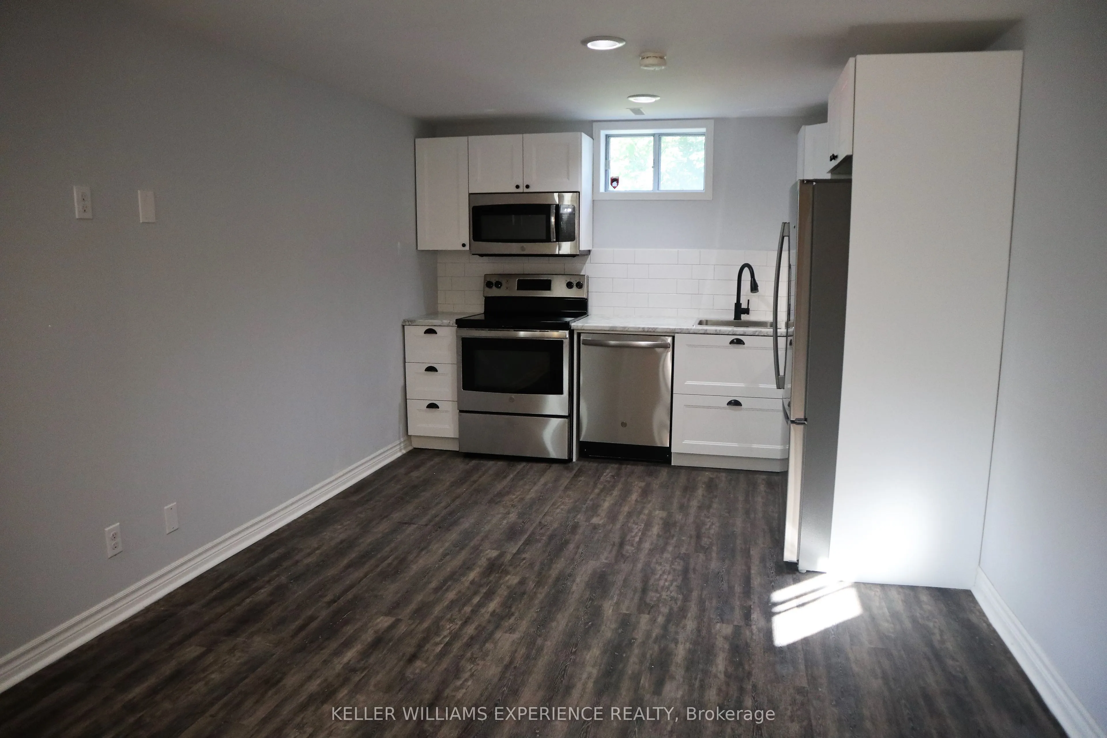 39 Erindale Avenue, #Lower