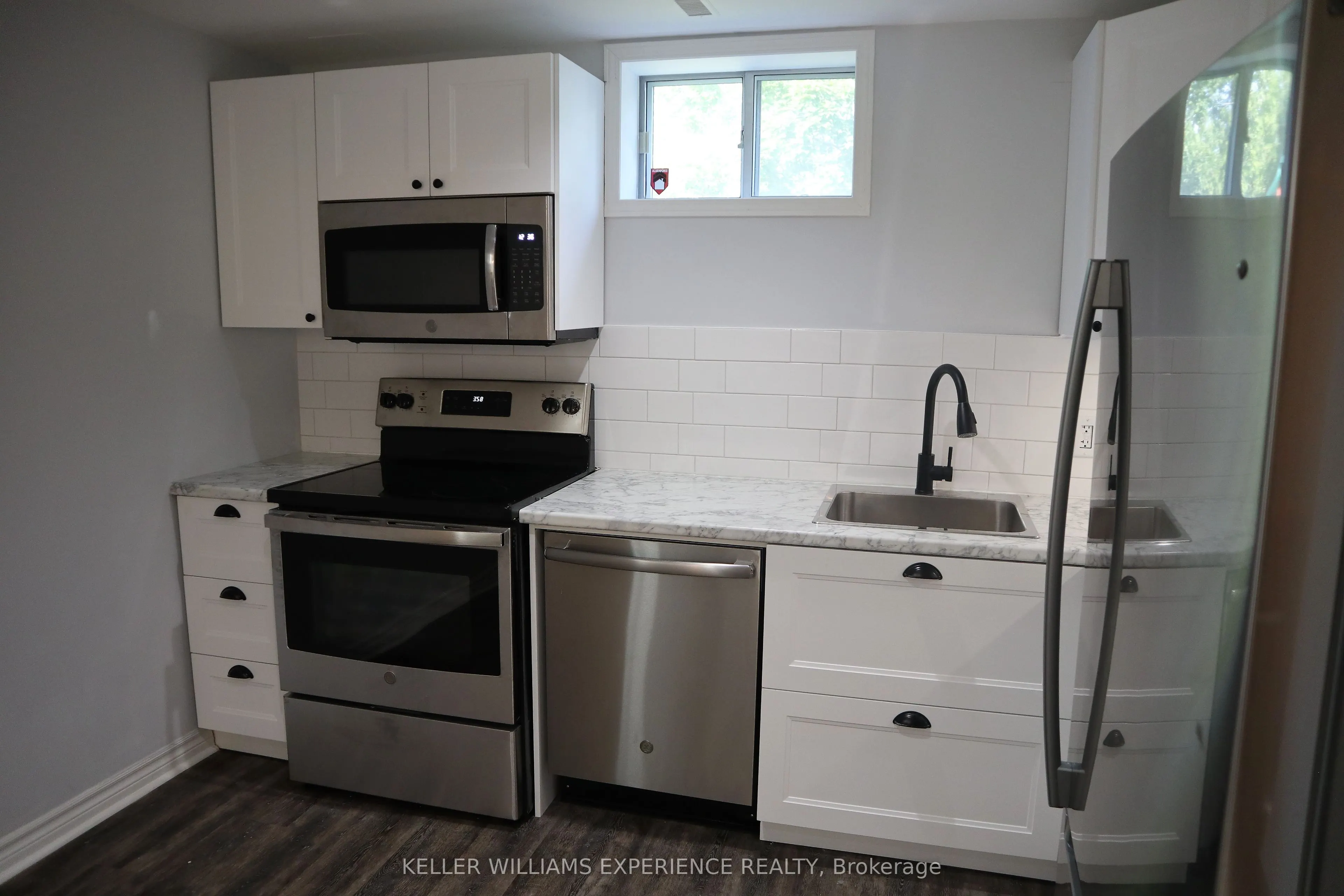 39 Erindale Avenue, #Lower