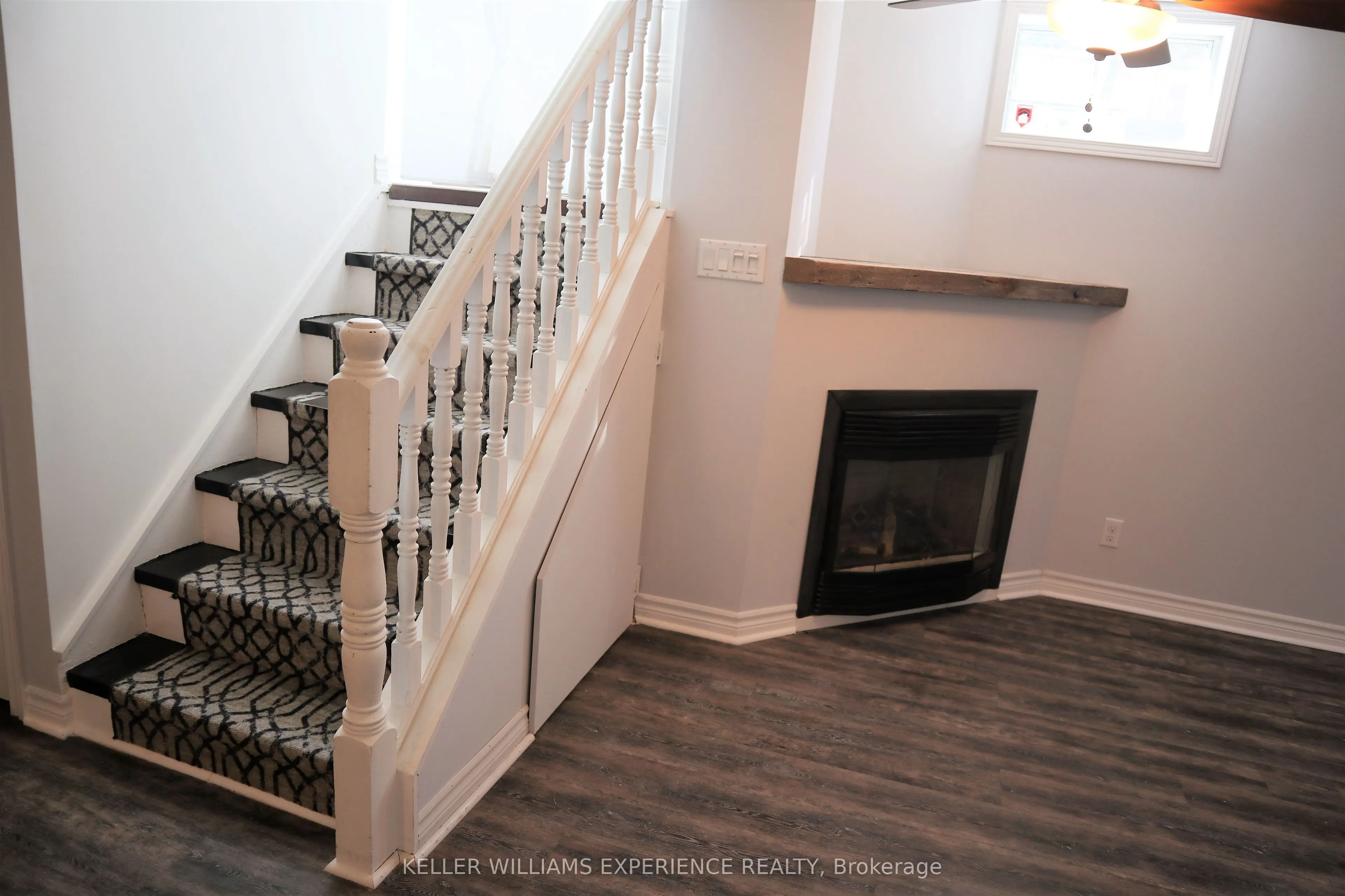 39 Erindale Avenue, #Lower