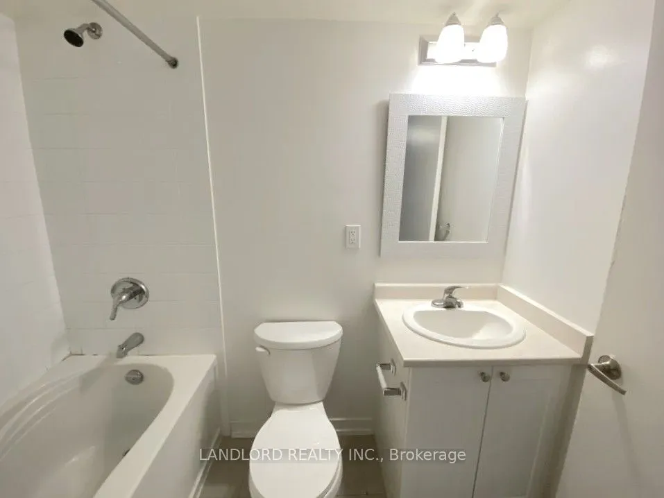816 Lansdowne Avenue, #306