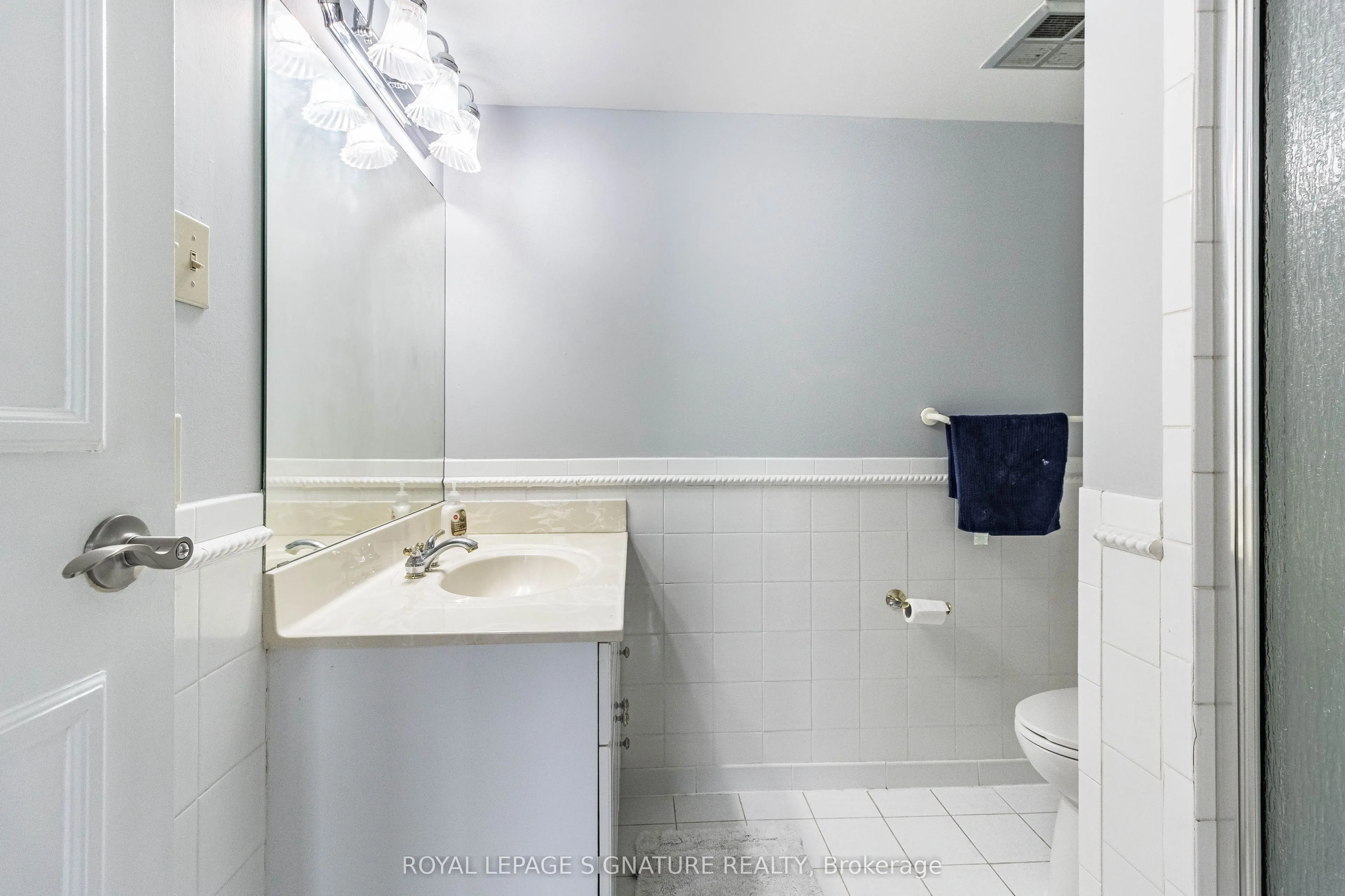 3650 Kaneff Crescent, #2606