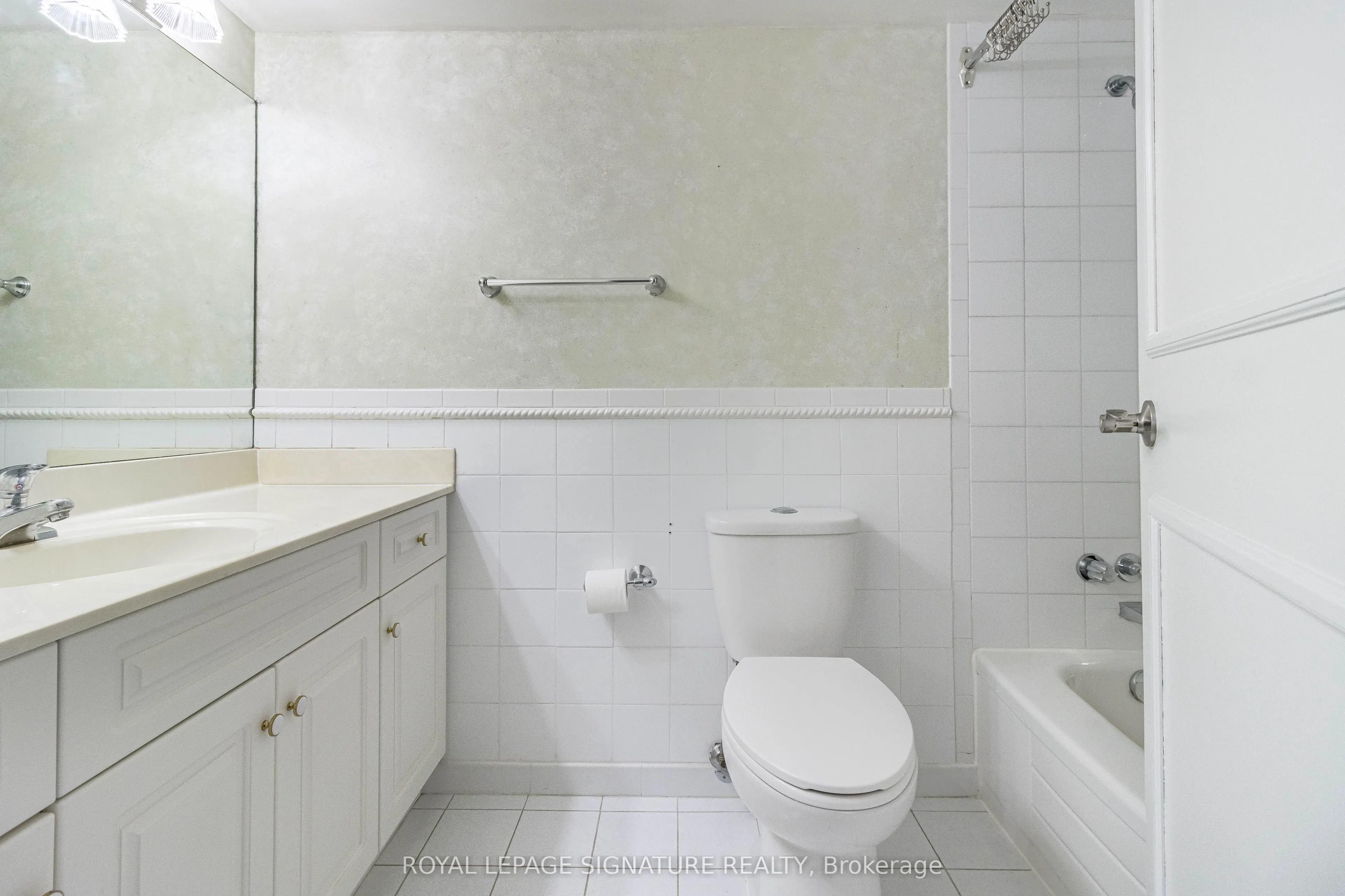 3650 Kaneff Crescent, #2606