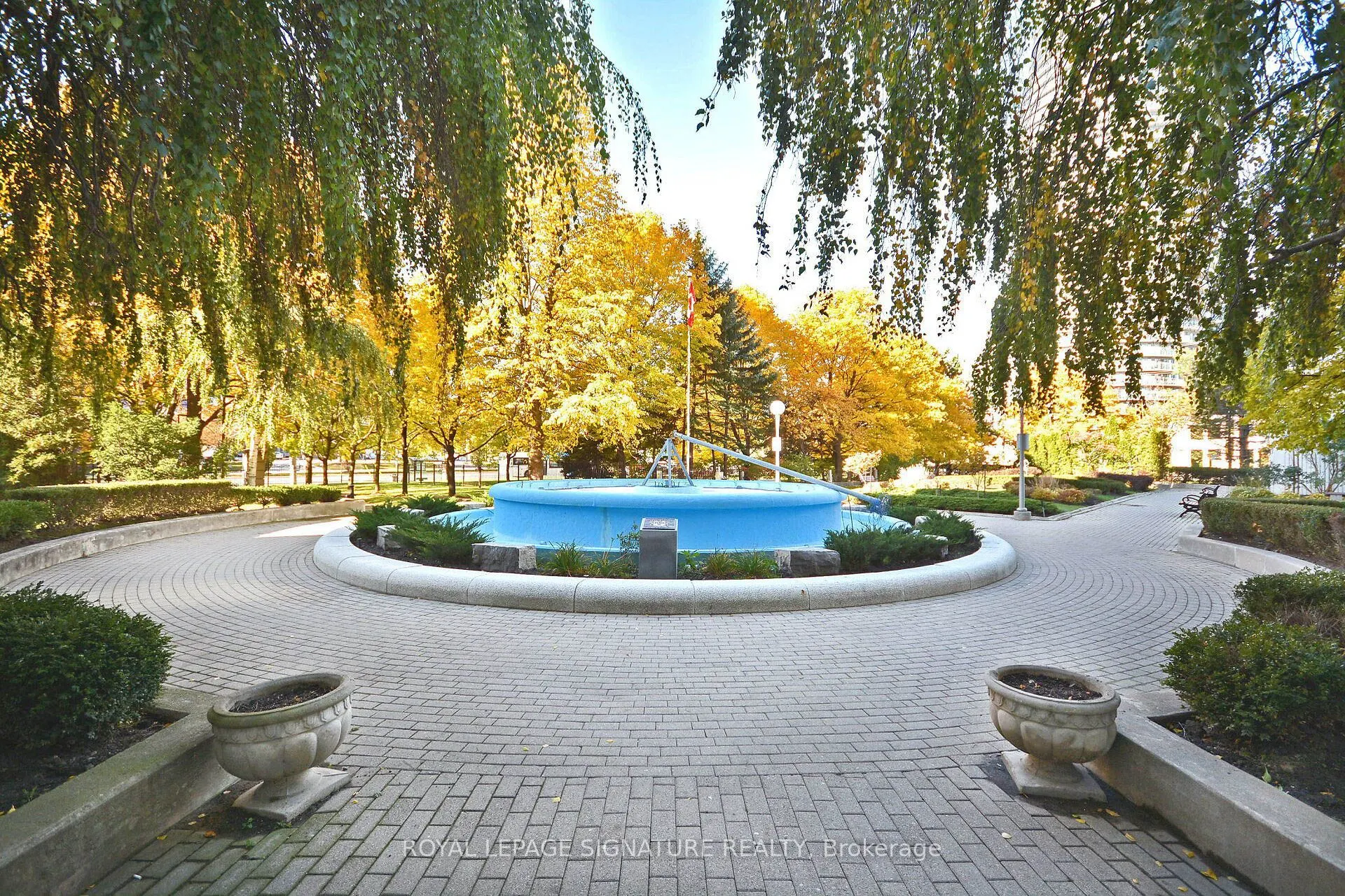 3650 Kaneff Crescent, #2606