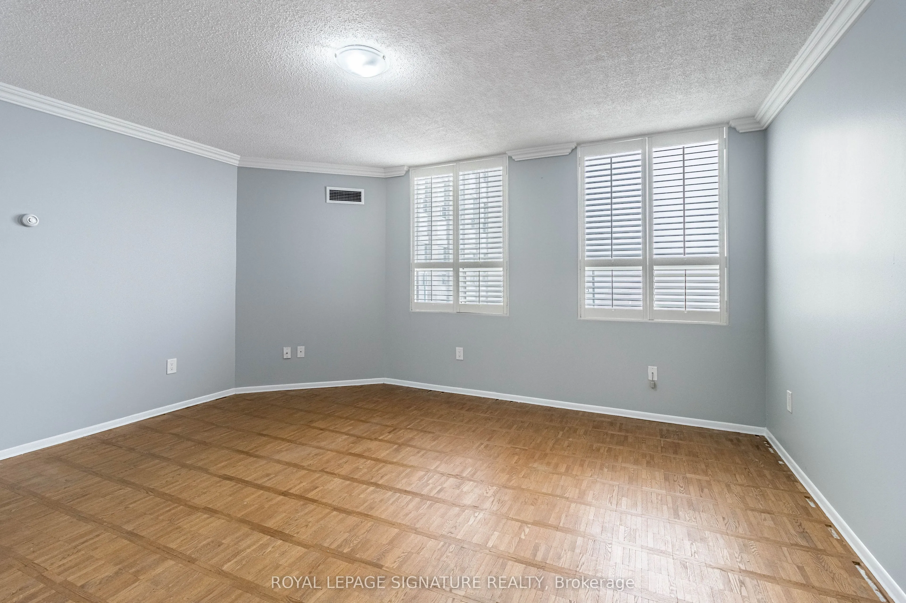 3650 Kaneff Crescent, #2606