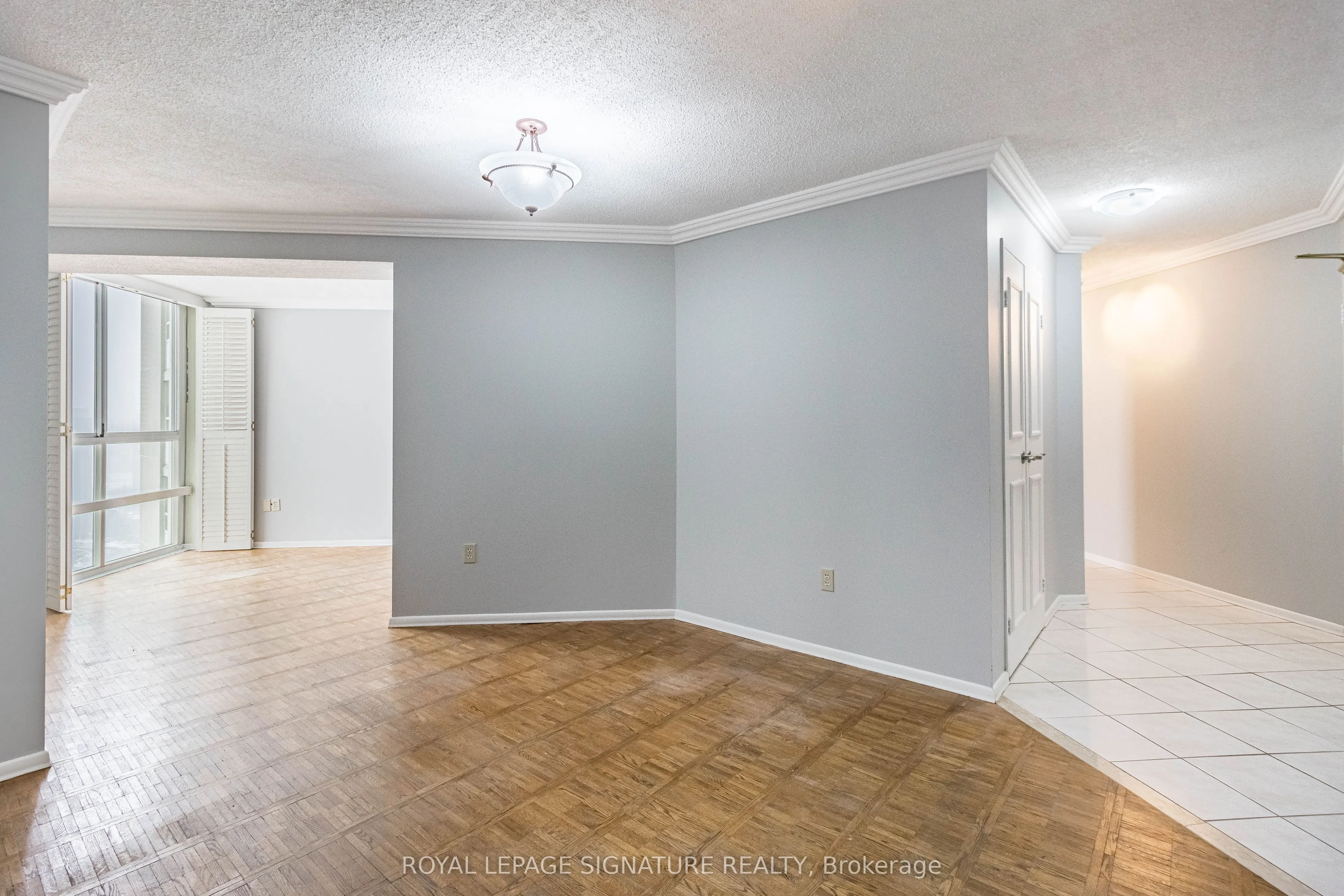 3650 Kaneff Crescent, #2606