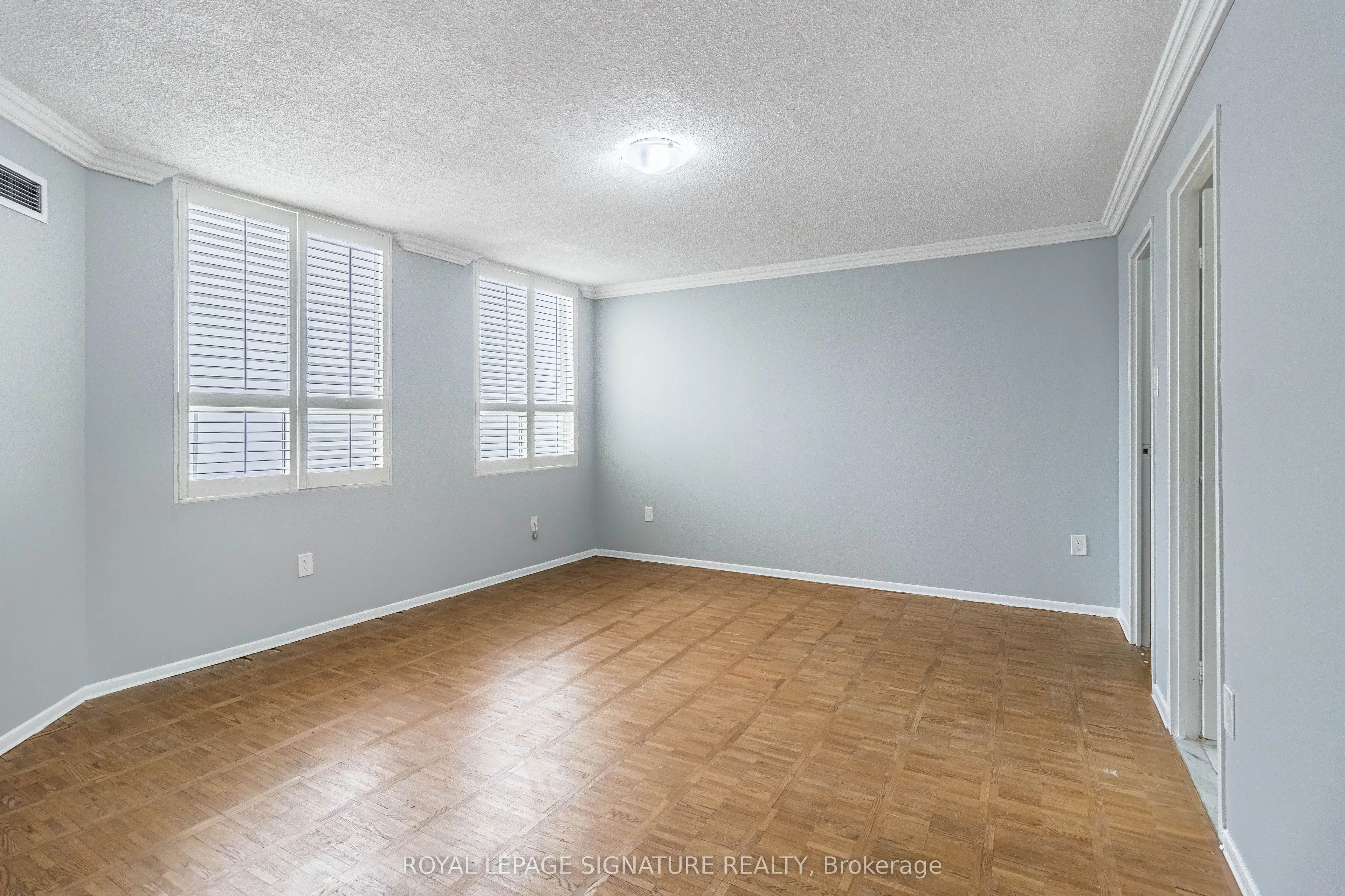 3650 Kaneff Crescent, #2606