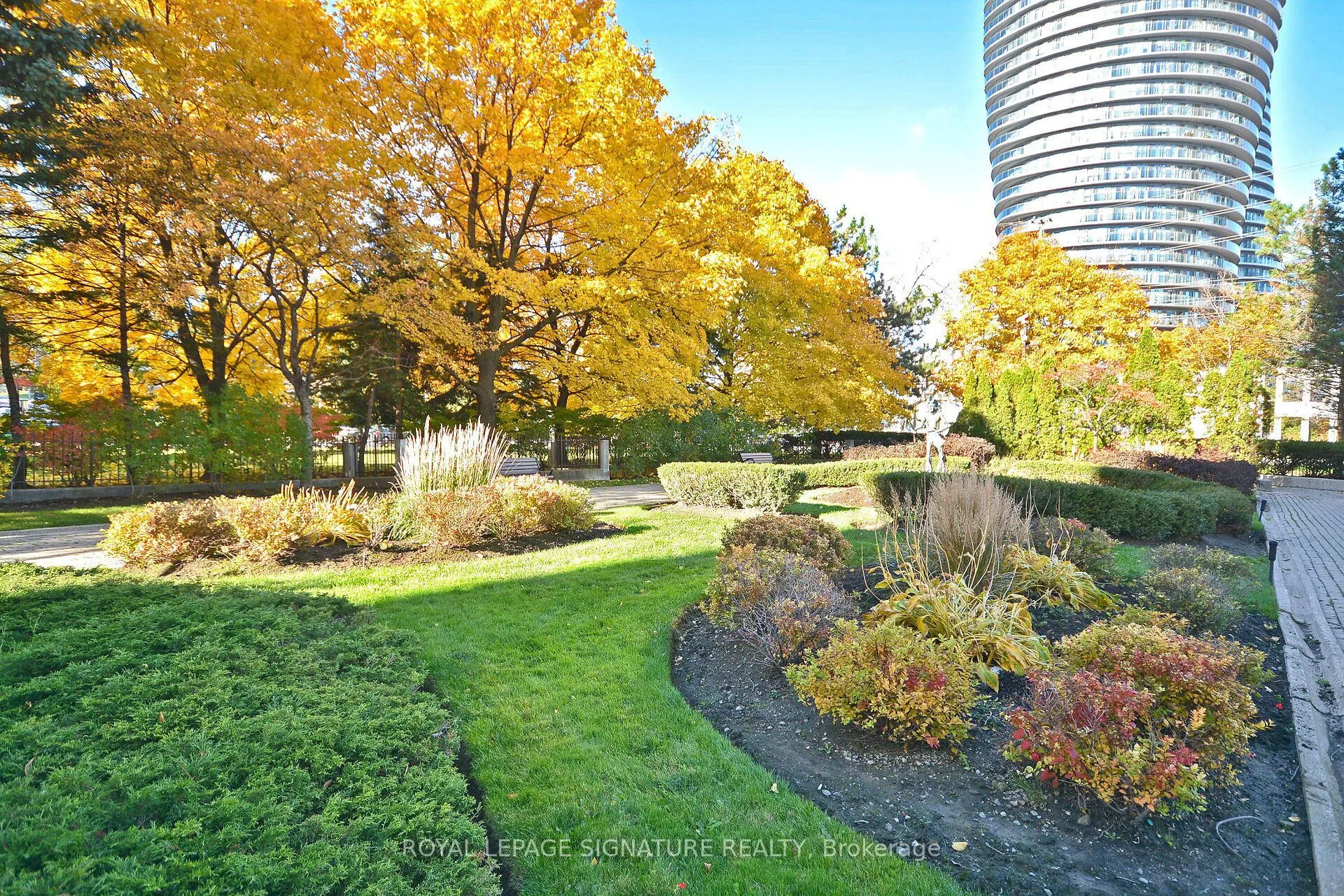 3650 Kaneff Crescent, #2606