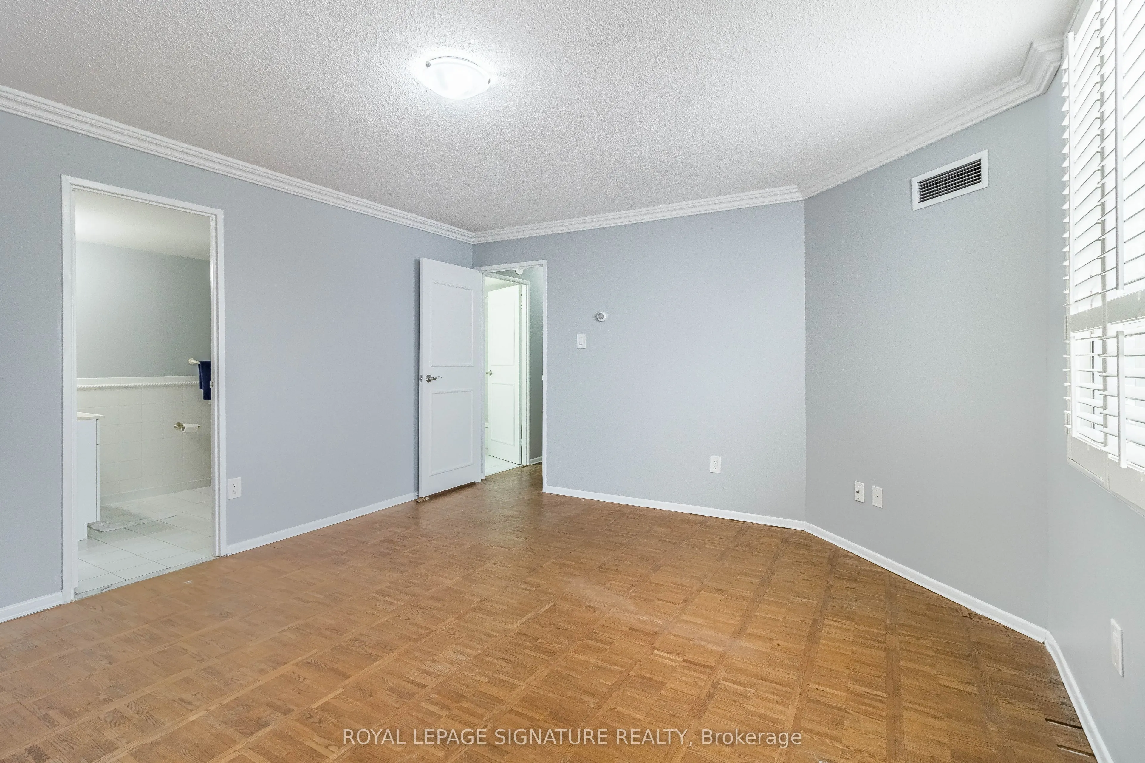 3650 Kaneff Crescent, #2606