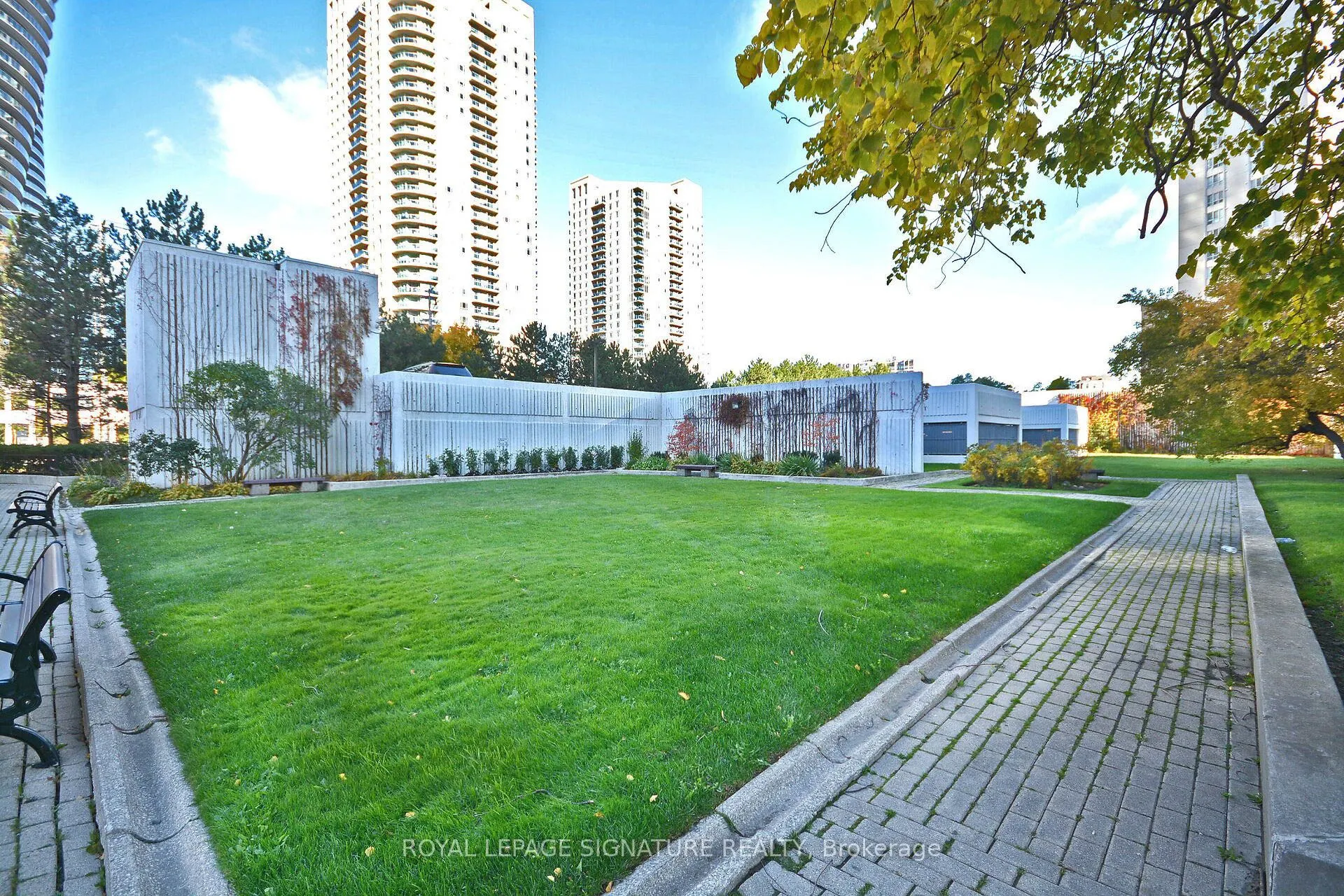 3650 Kaneff Crescent, #2606