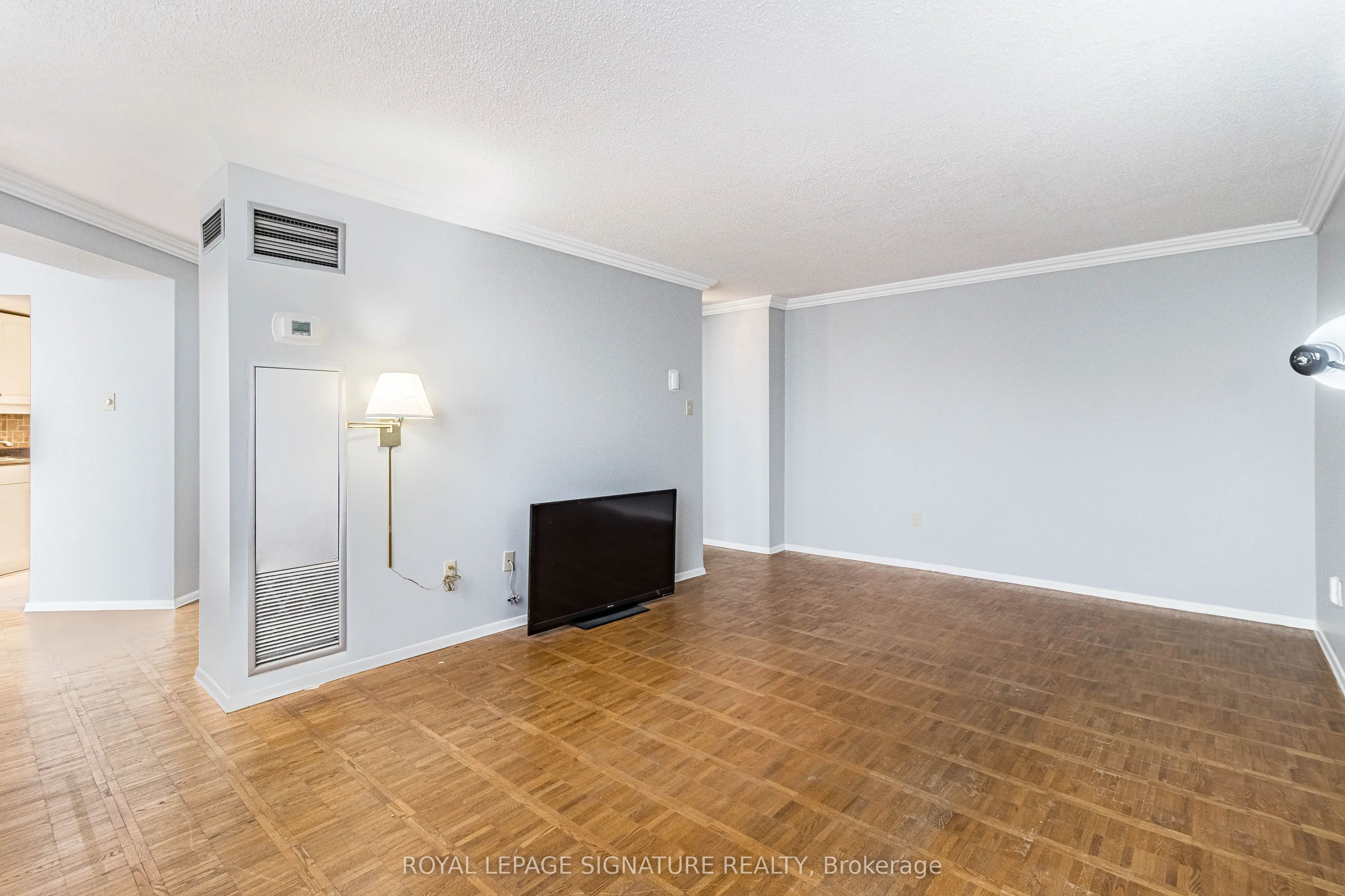 3650 Kaneff Crescent, #2606