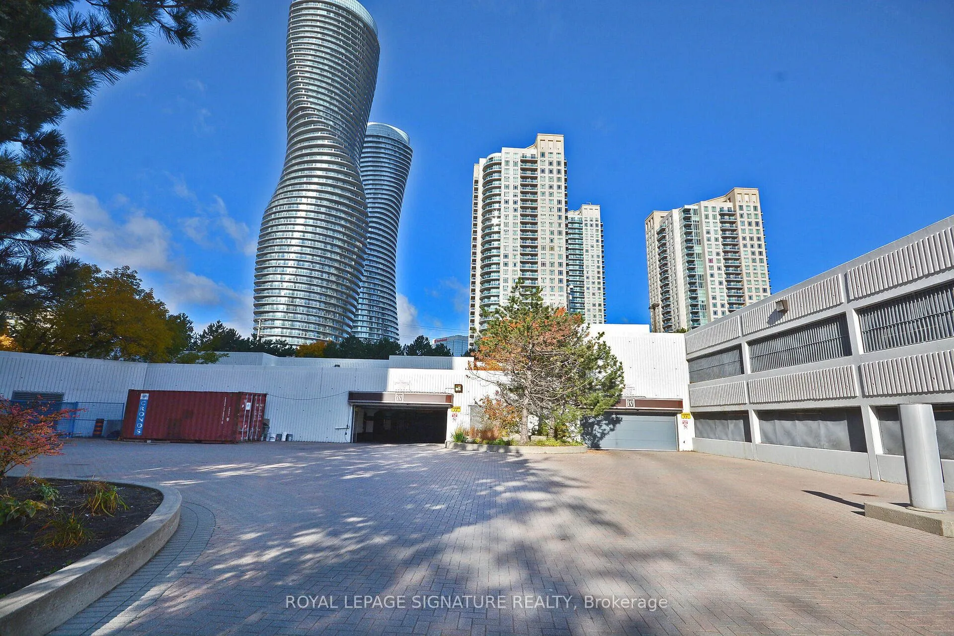 3650 Kaneff Crescent, #2606