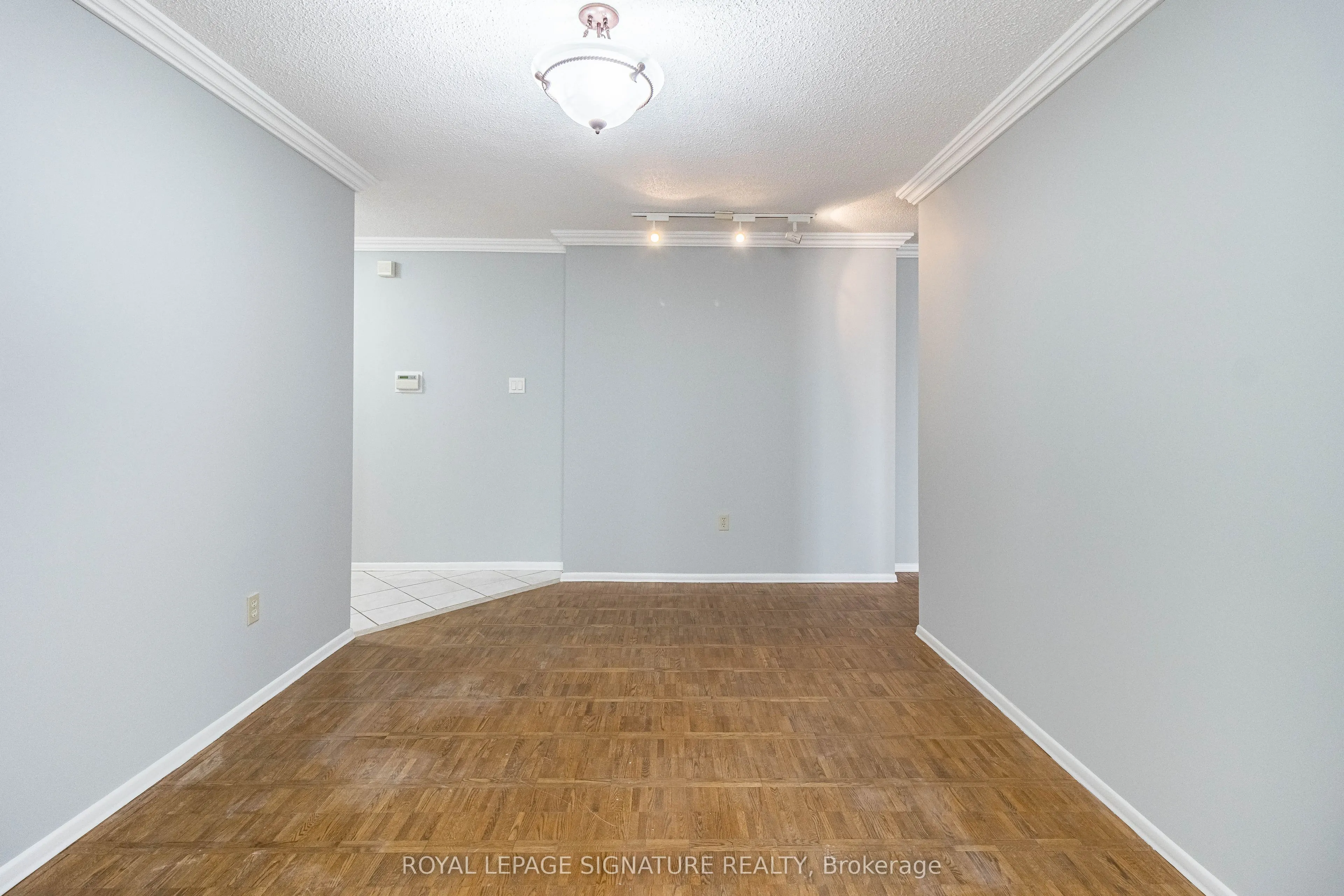 3650 Kaneff Crescent, #2606