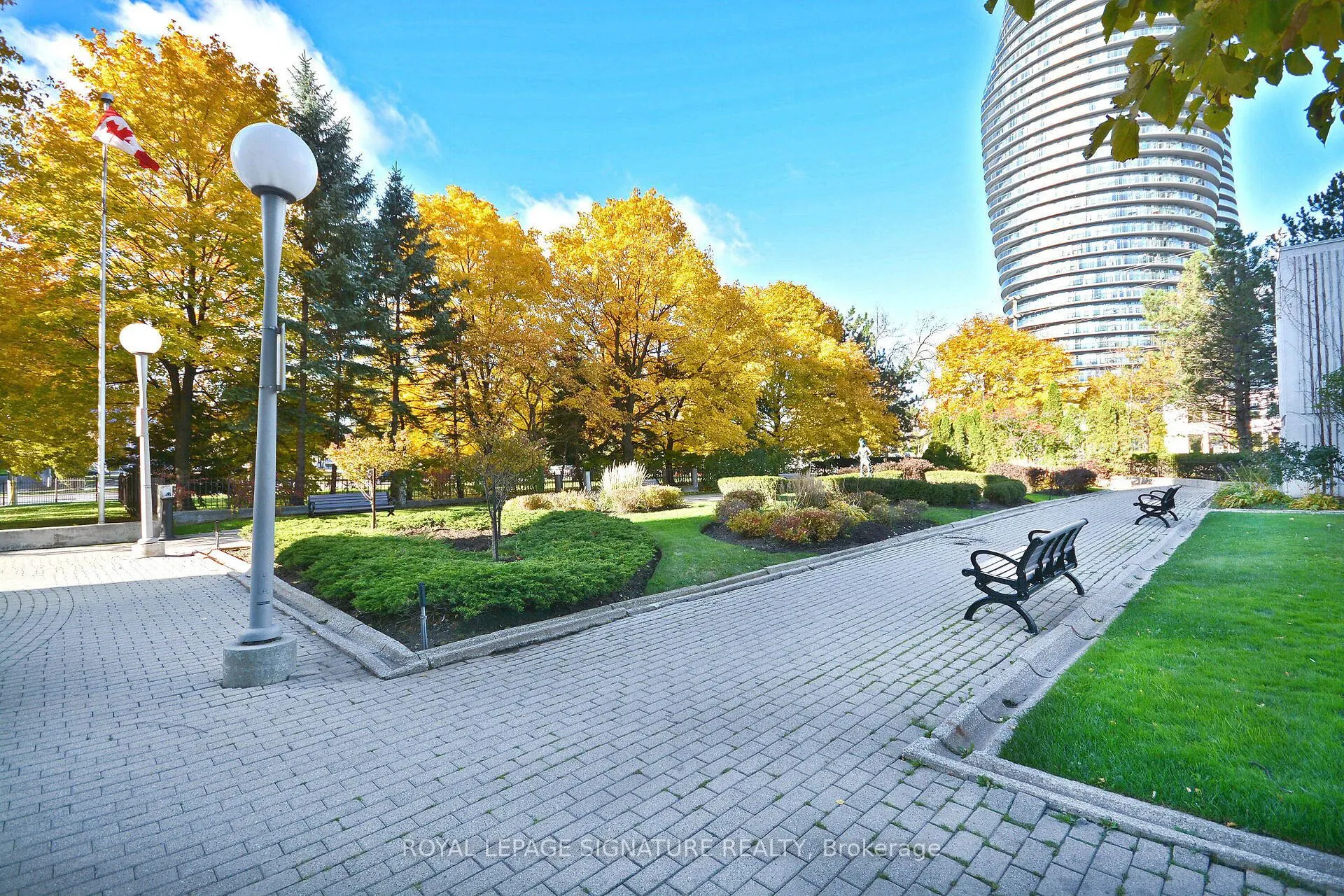 3650 Kaneff Crescent, #2606