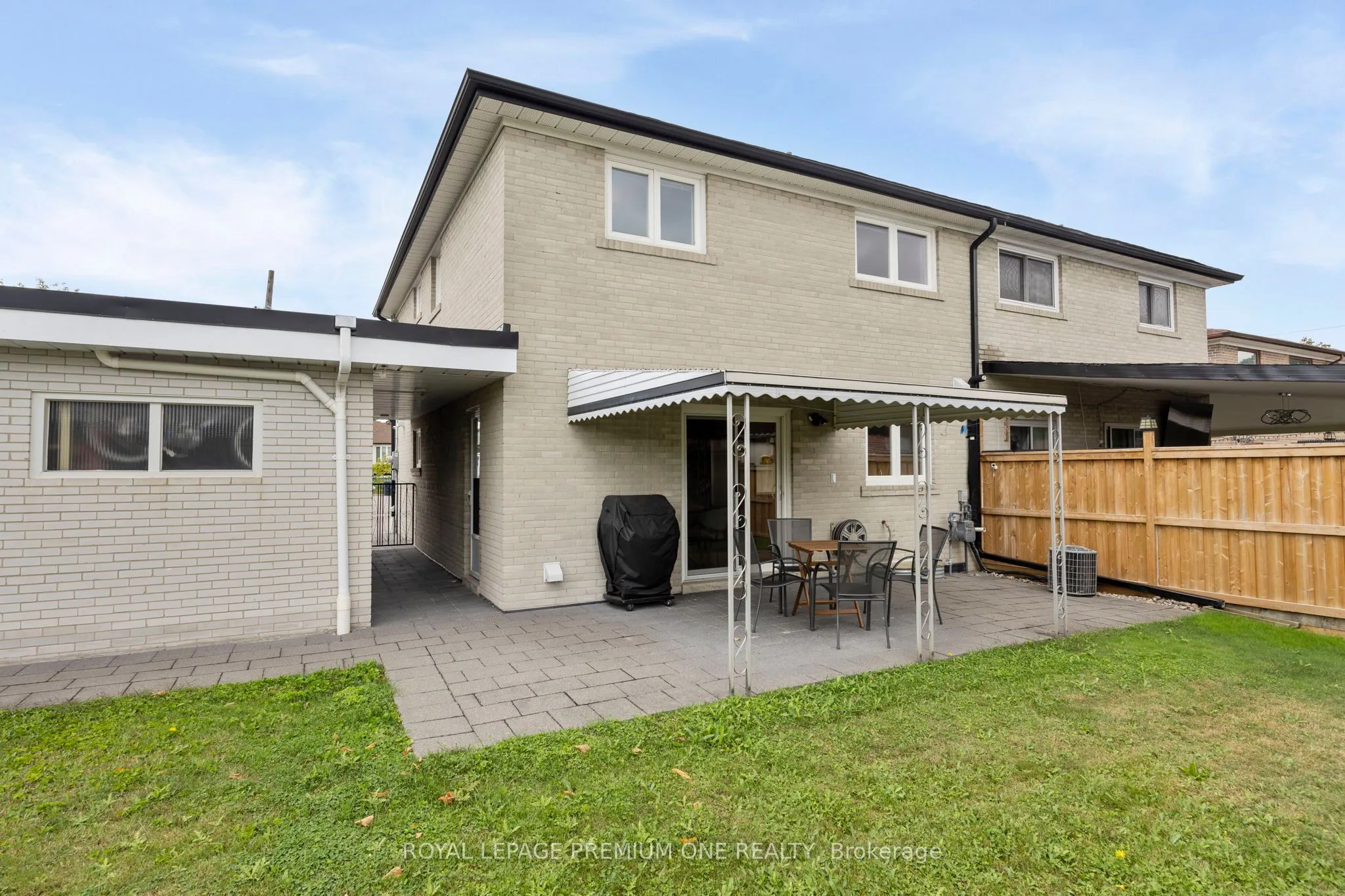 8 Buttercup Crescent