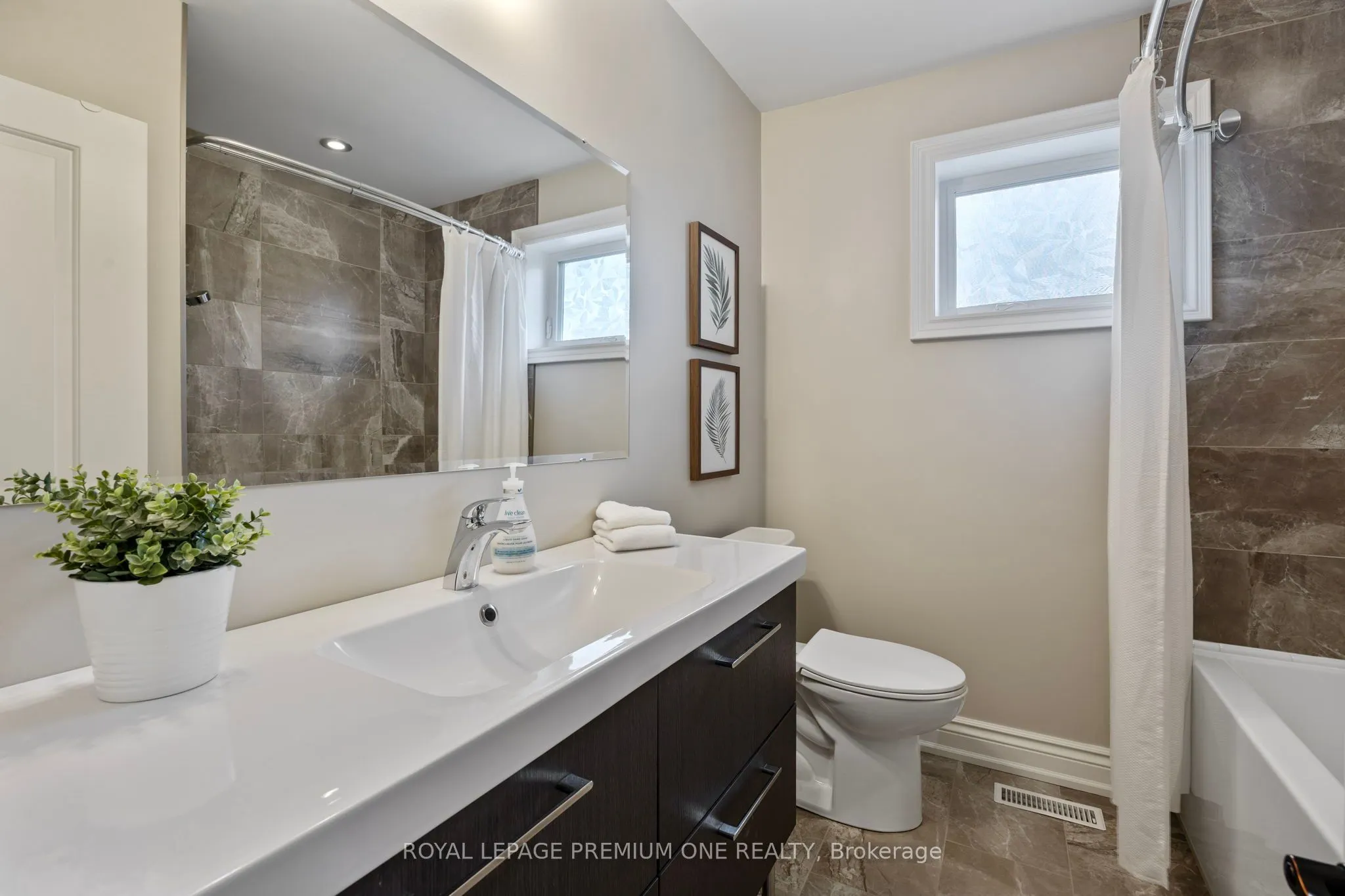 8 Buttercup Crescent