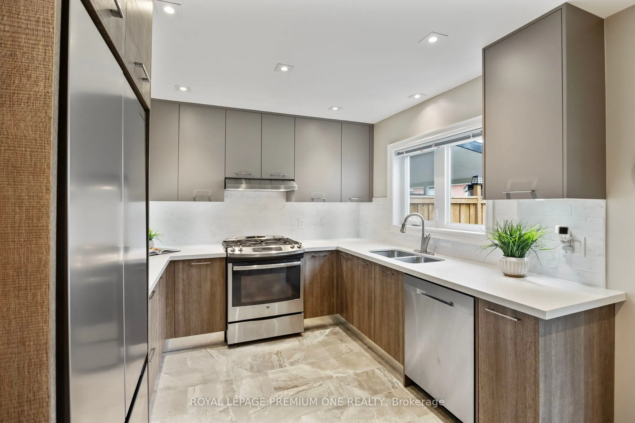 8 Buttercup Crescent