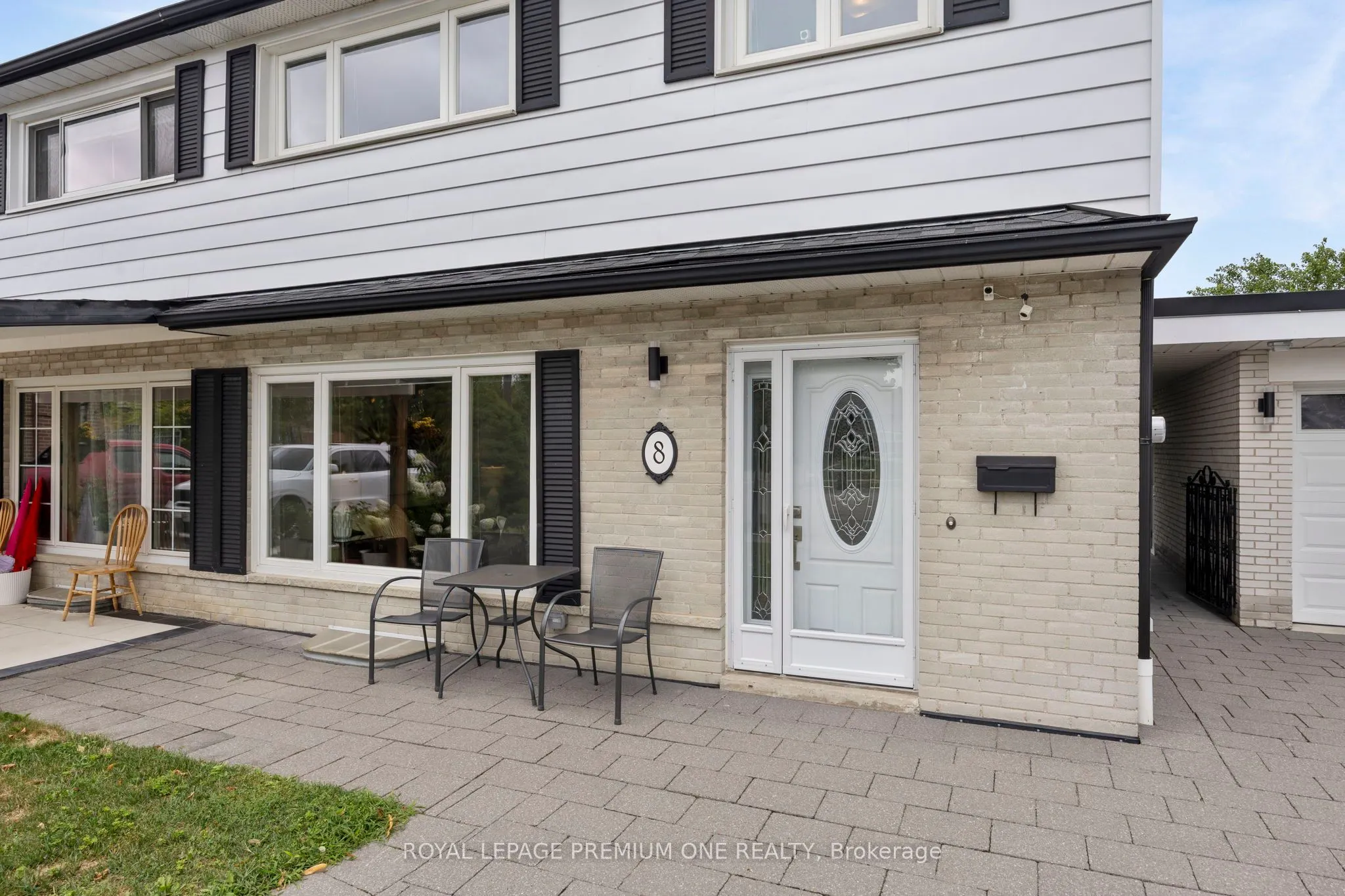 8 Buttercup Crescent