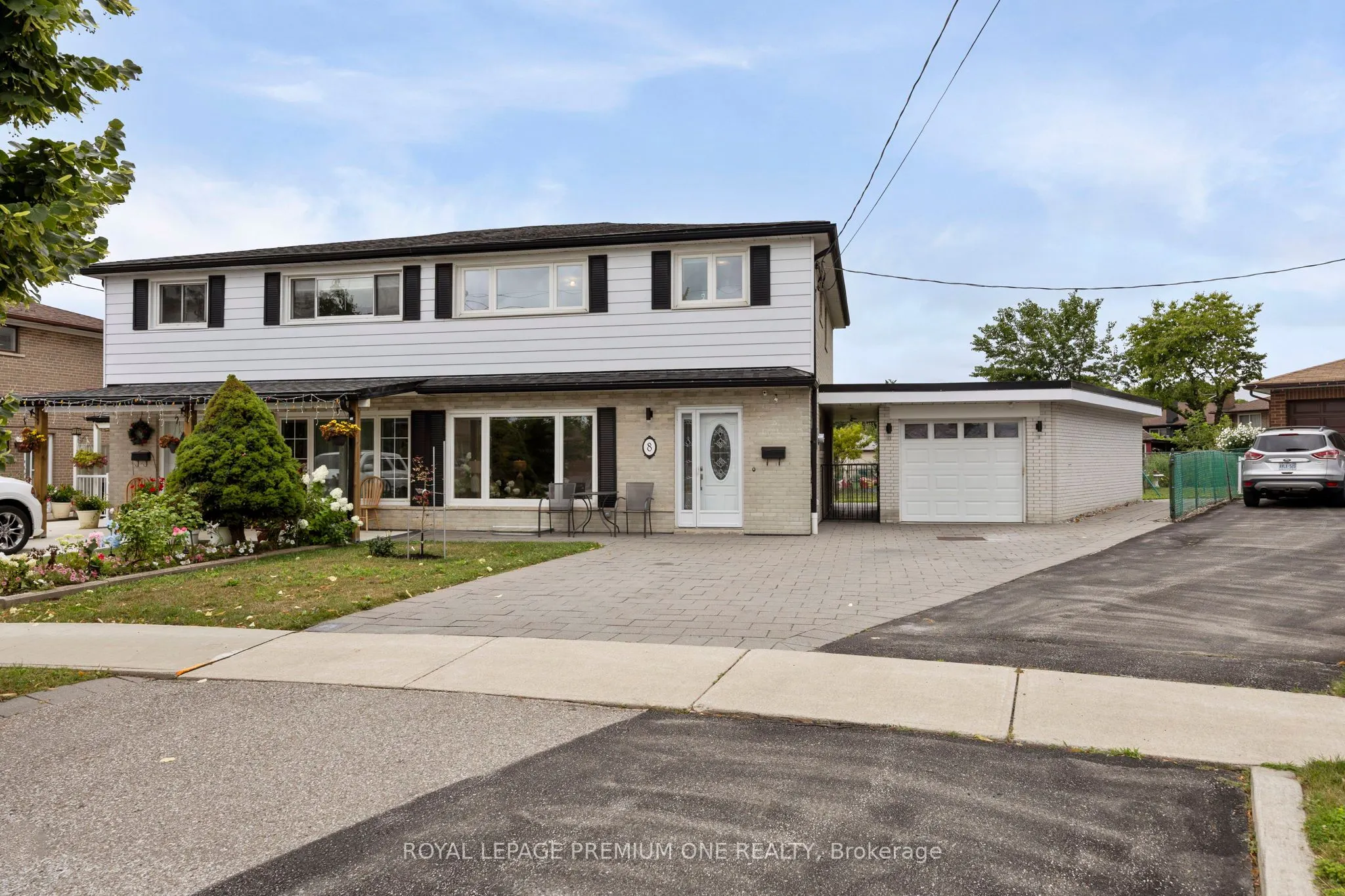 8 Buttercup Crescent