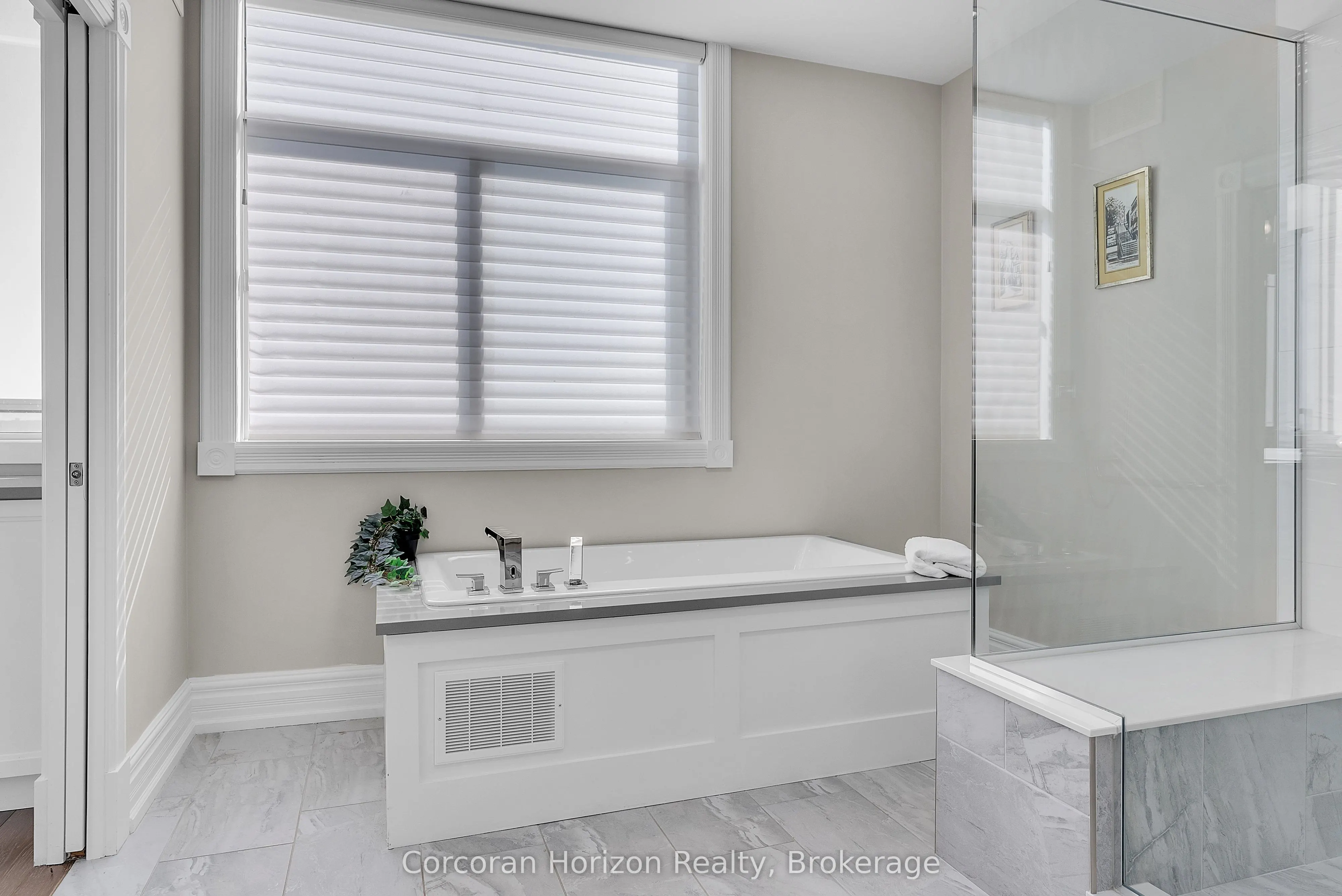 1237 North Shore Boulevard E, #1201