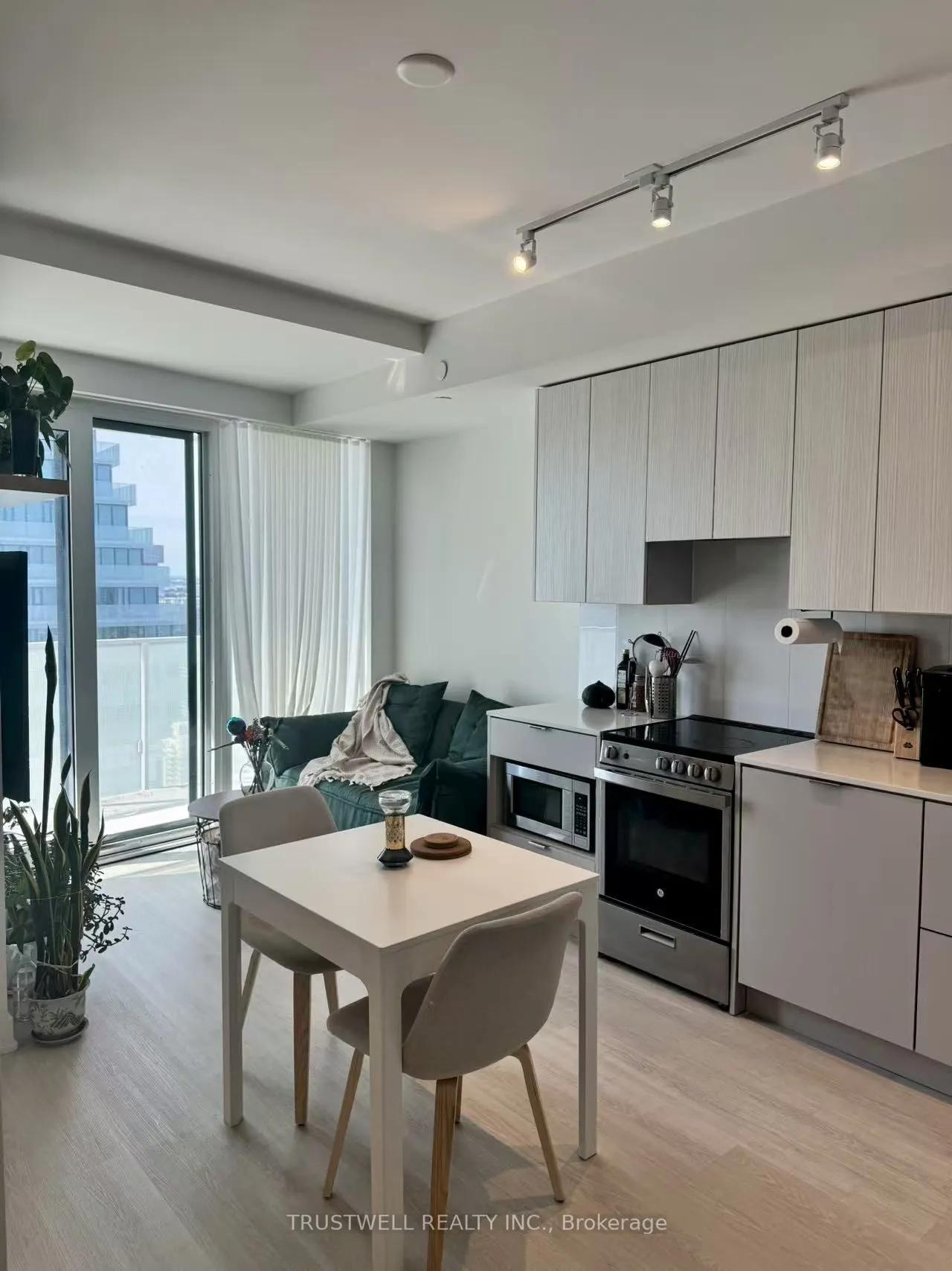 3883 Quartz Road, #4102