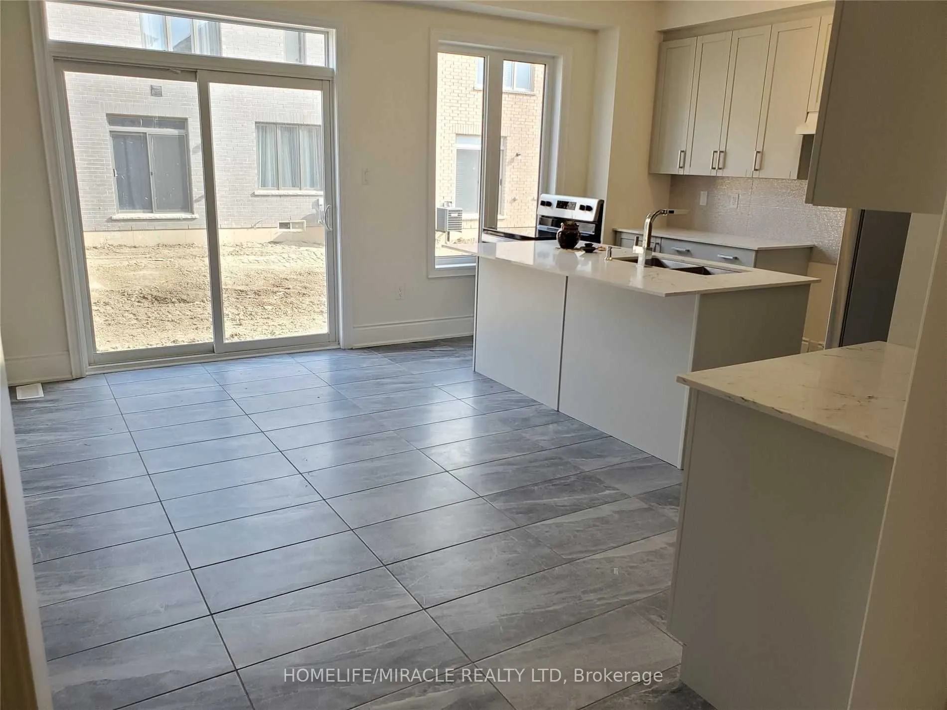 19 Cobriza Crescent, #(Upper)