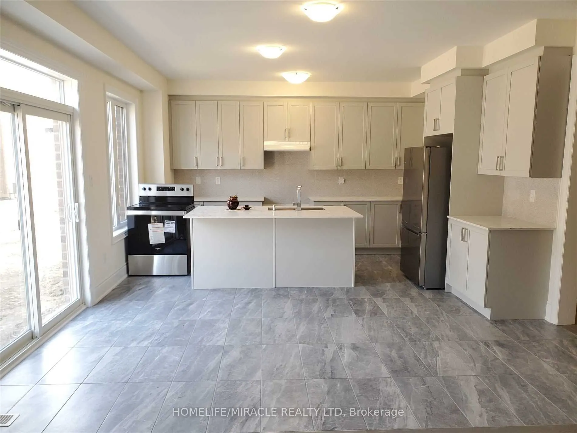 19 Cobriza Crescent, #(Upper)